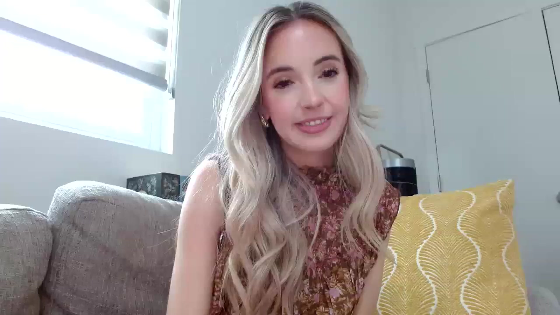 Gallery image thumbnail from Vegansoda's myfreecams stream on, 03/28/2024, 21:58 image 16 of 20