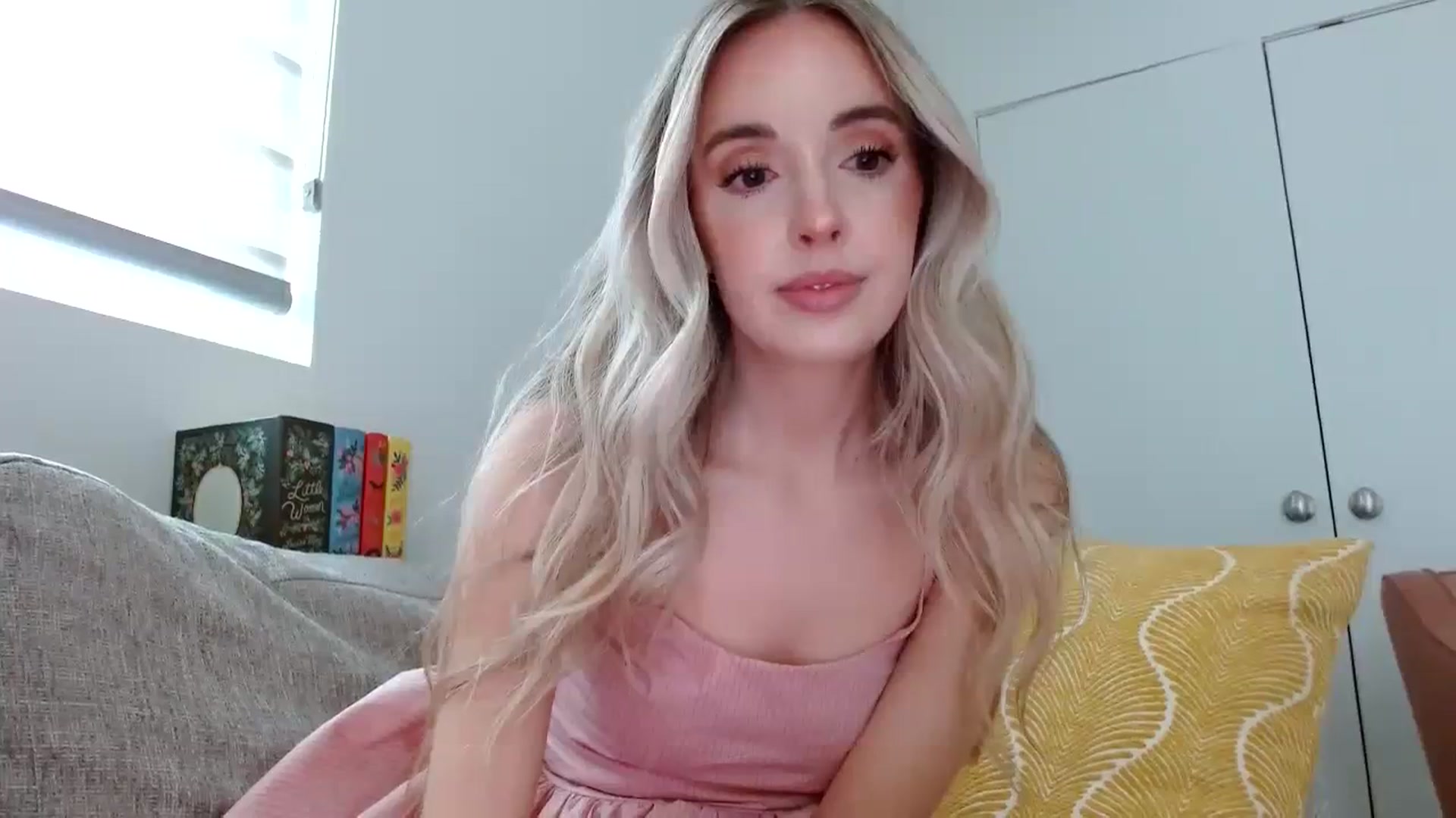 Gallery image thumbnail from Vegansoda's myfreecams stream on, 03/30/2024, 22:39 image 5 of 20