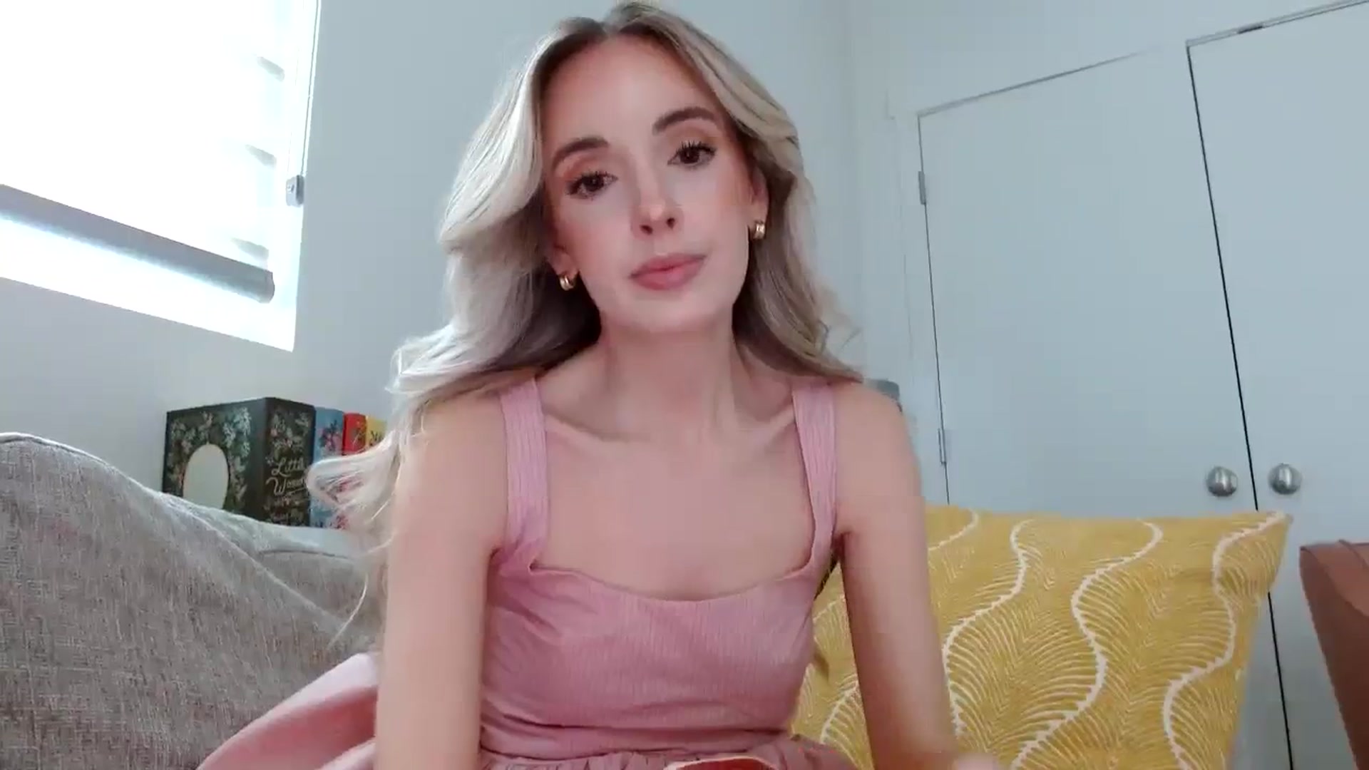 Gallery image thumbnail from Vegansoda's myfreecams stream on, 03/30/2024, 22:39 image 3 of 20