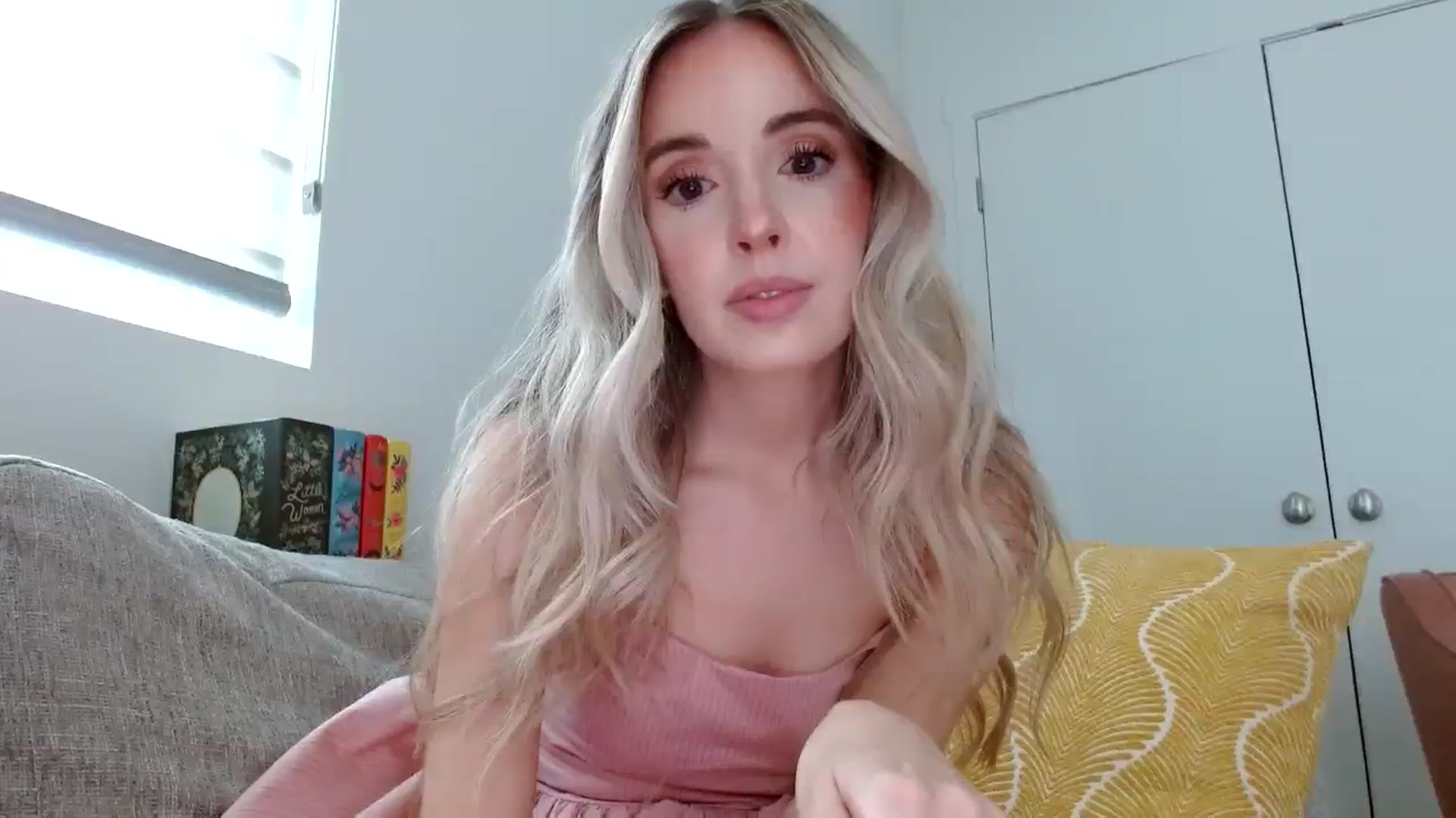 Gallery image thumbnail from Vegansoda's myfreecams stream on, 03/30/2024, 22:39 image 6 of 20