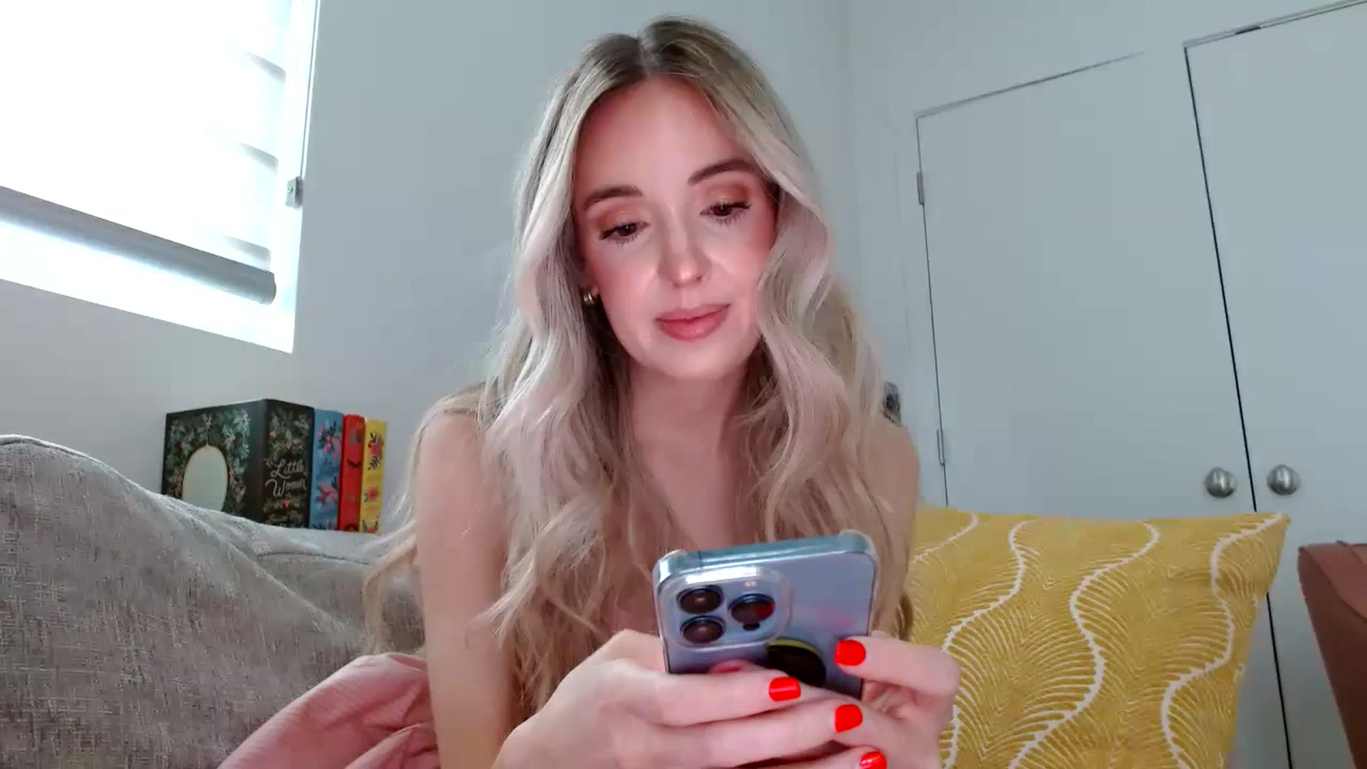 Gallery image thumbnail from Vegansoda's myfreecams stream on, 03/30/2024, 22:39 image 18 of 20