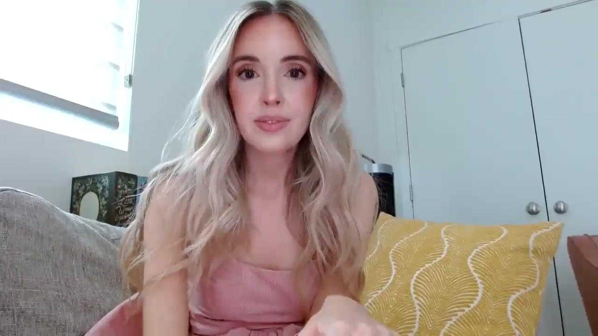 Gallery image thumbnail from Vegansoda's myfreecams stream on, 03/30/2024, 22:39 image 11 of 20