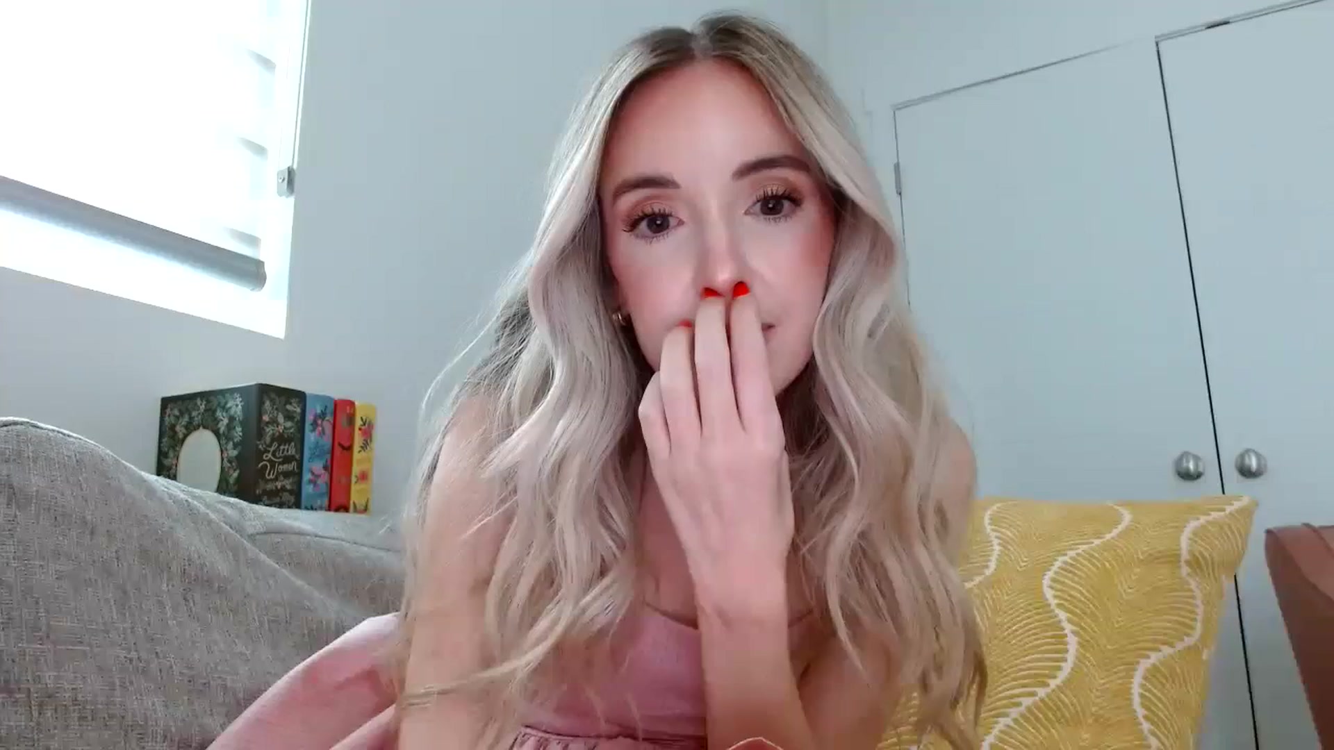 Gallery image thumbnail from Vegansoda's myfreecams stream on, 03/30/2024, 22:39 image 10 of 20