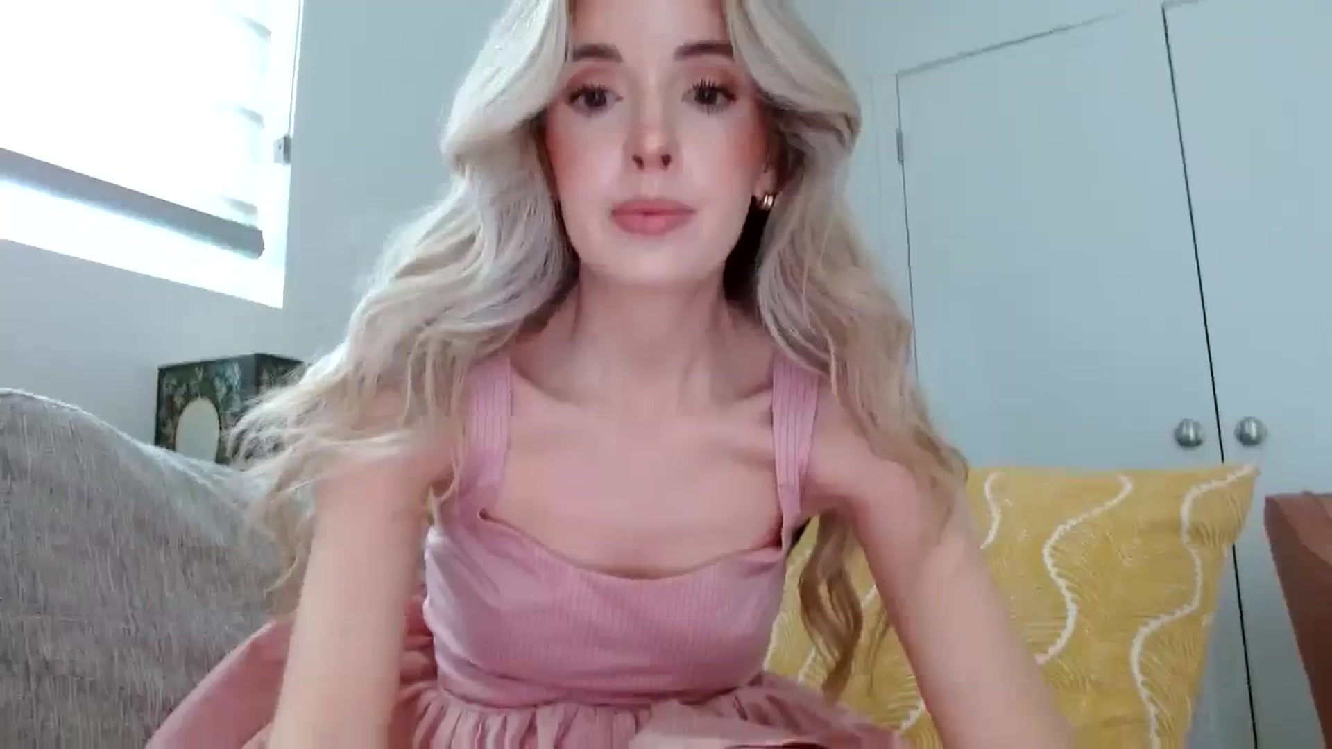 Gallery image thumbnail from Vegansoda's myfreecams stream on, 03/30/2024, 22:39 image 4 of 20