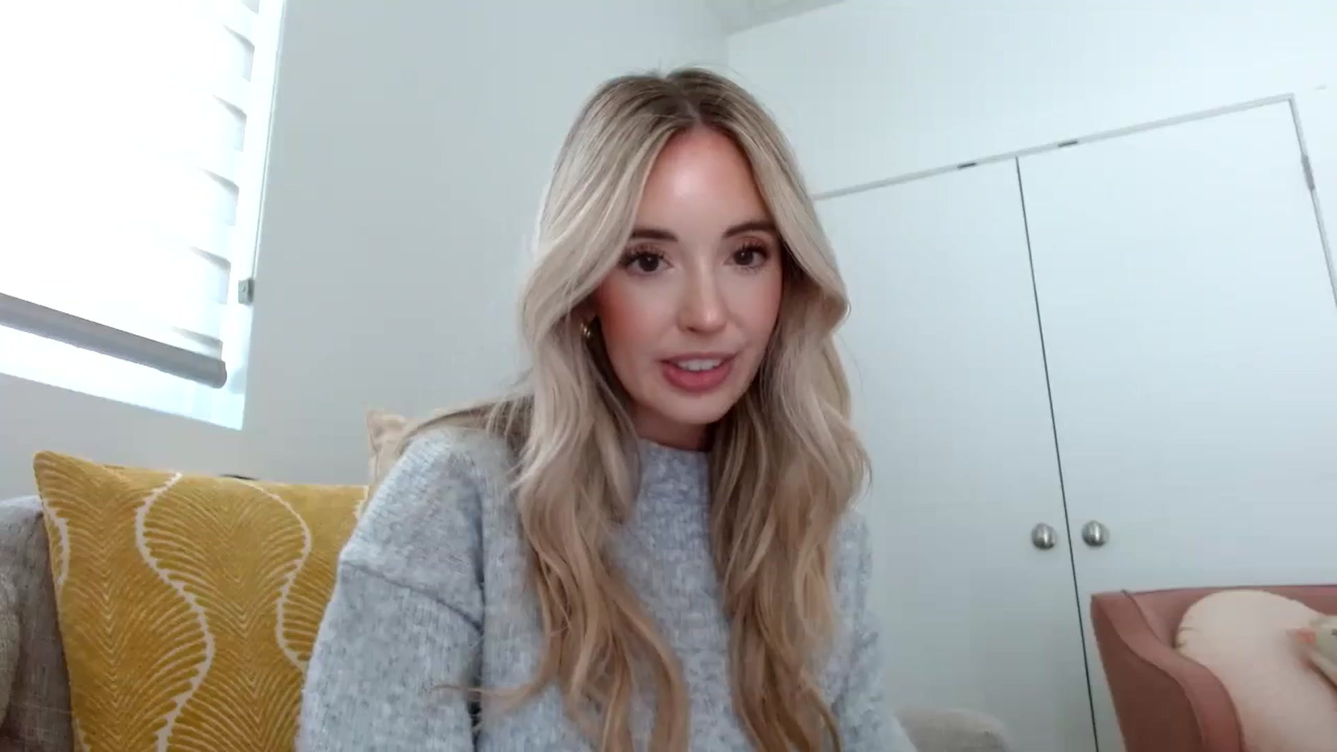 Gallery image thumbnail from Vegansoda's myfreecams stream on, 04/01/2024, 20:27 image 12 of 20