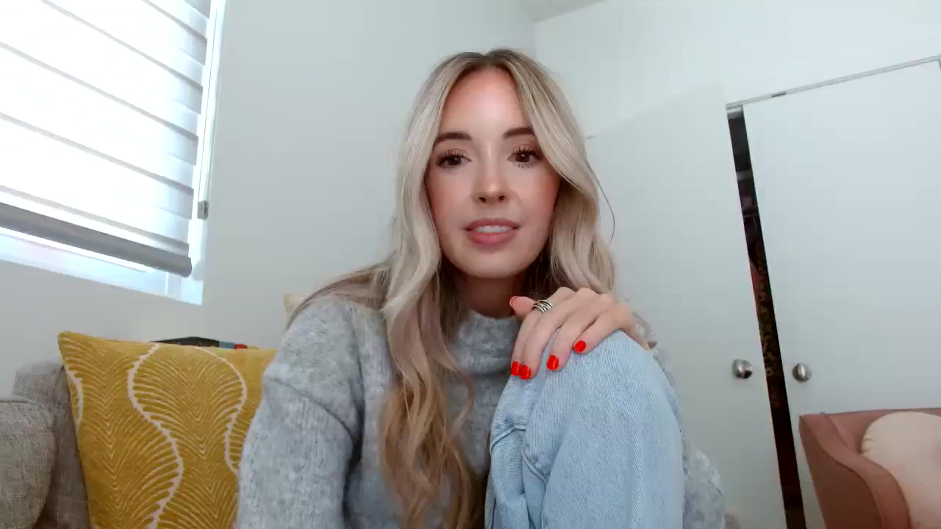 Gallery image thumbnail from Vegansoda's myfreecams stream on, 04/01/2024, 20:27 image 19 of 20