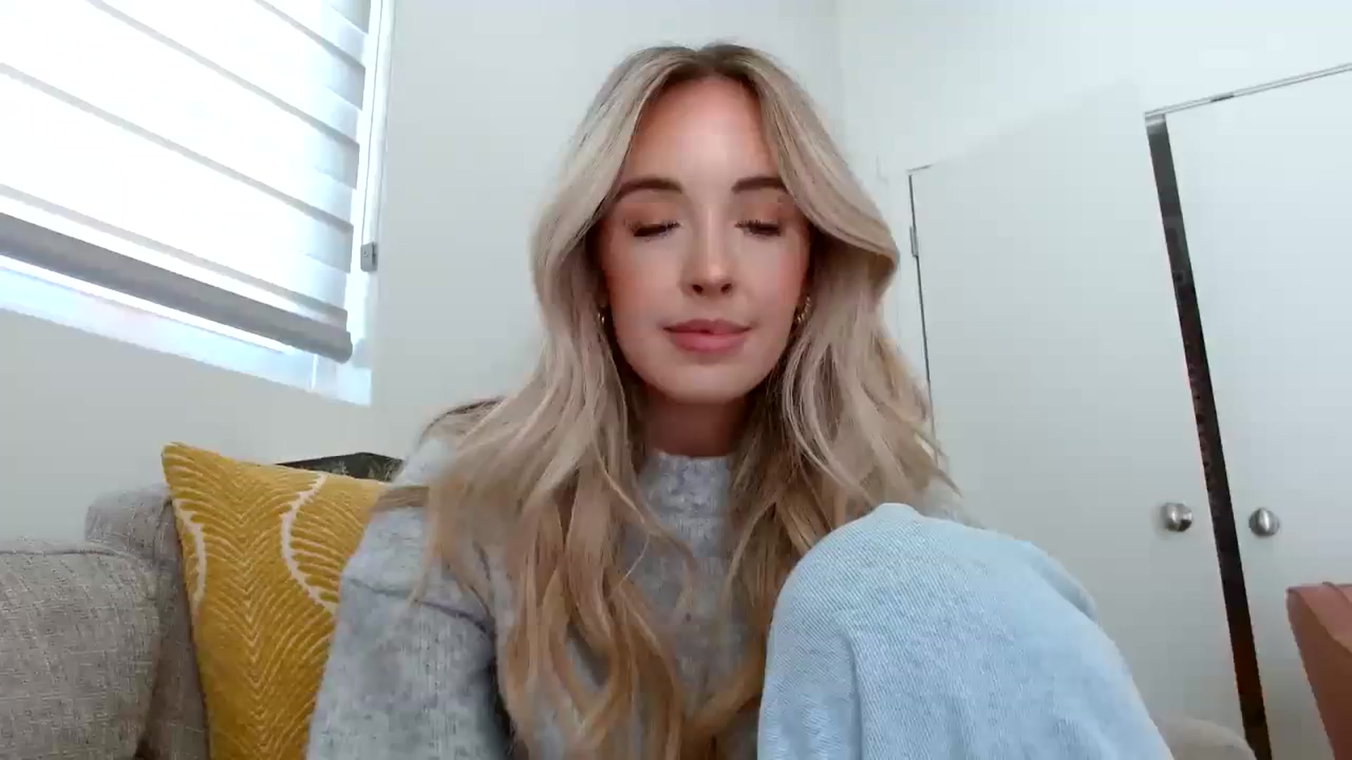 Gallery image thumbnail from Vegansoda's myfreecams stream on, 04/01/2024, 20:27 image 20 of 20