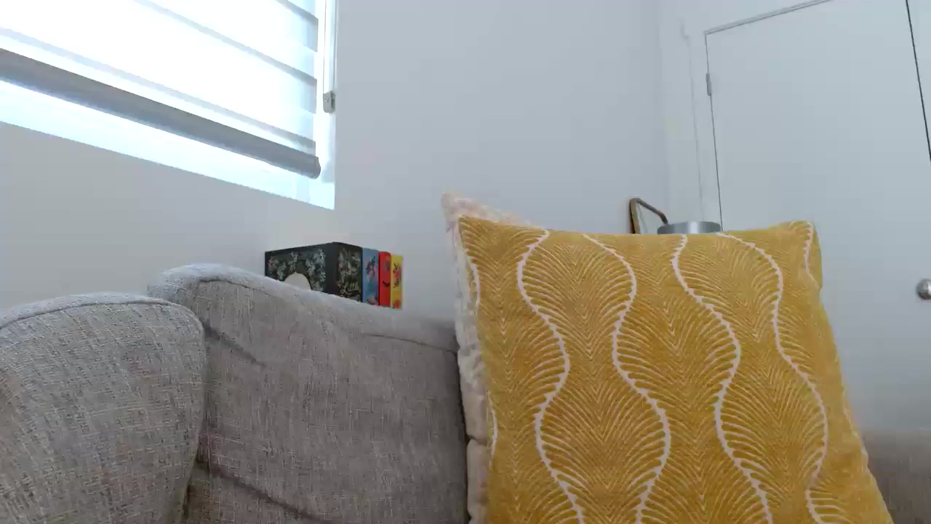 Gallery image thumbnail from Vegansoda's myfreecams stream on, 04/01/2024, 21:21 image 15 of 20