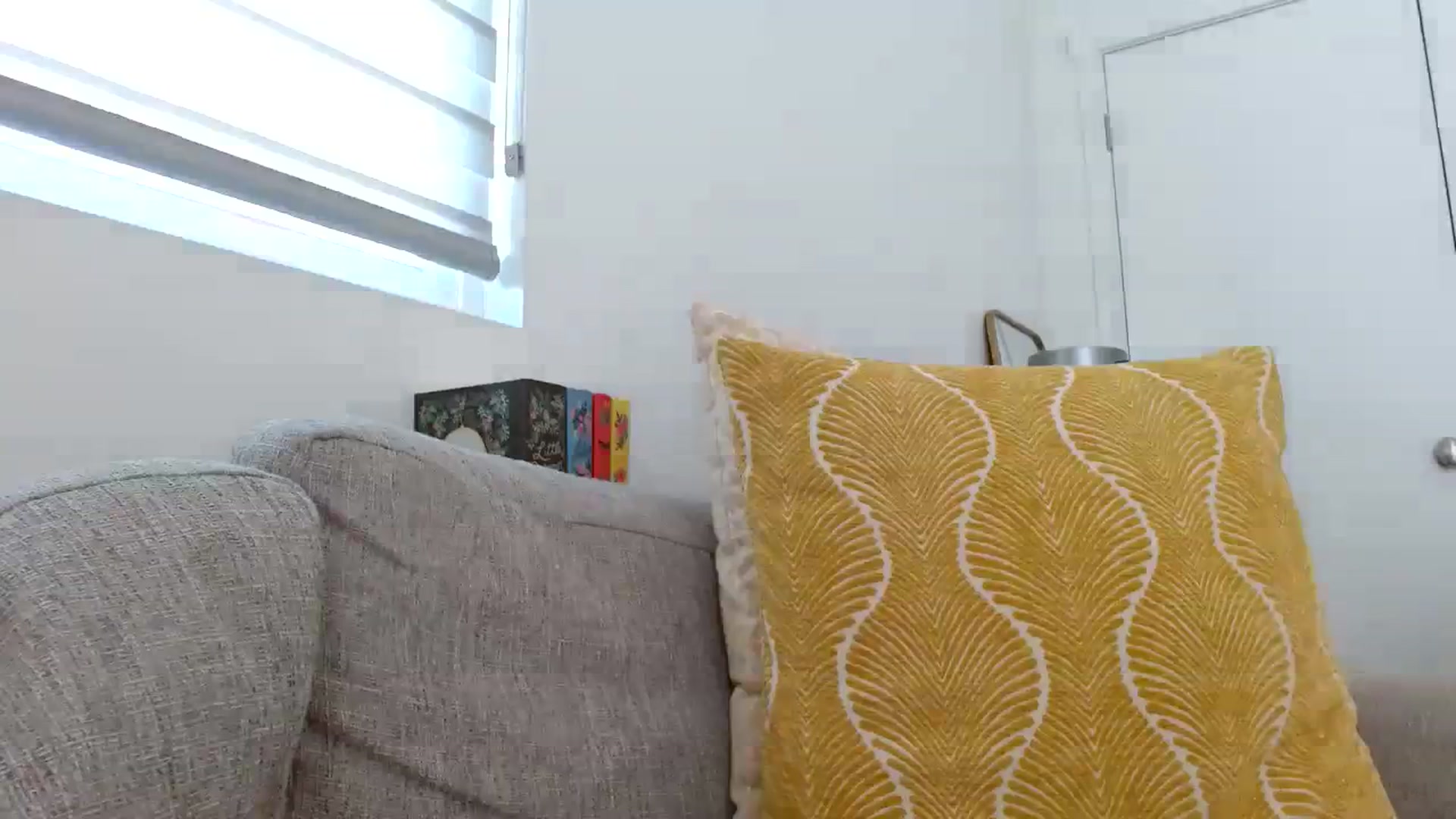 Gallery image thumbnail from Vegansoda's myfreecams stream on, 04/01/2024, 21:21 image 17 of 20
