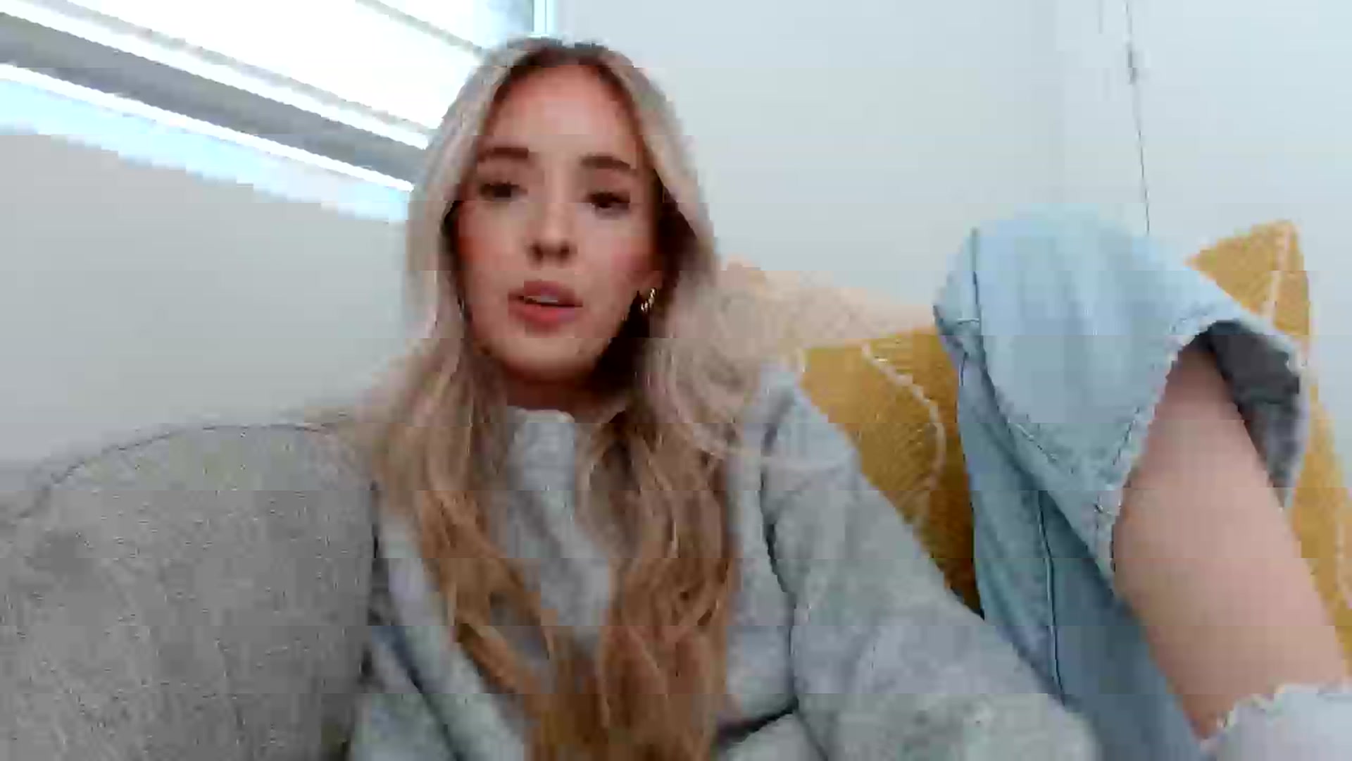 Gallery image thumbnail from Vegansoda's myfreecams stream on, 04/01/2024, 21:21 image 9 of 20
