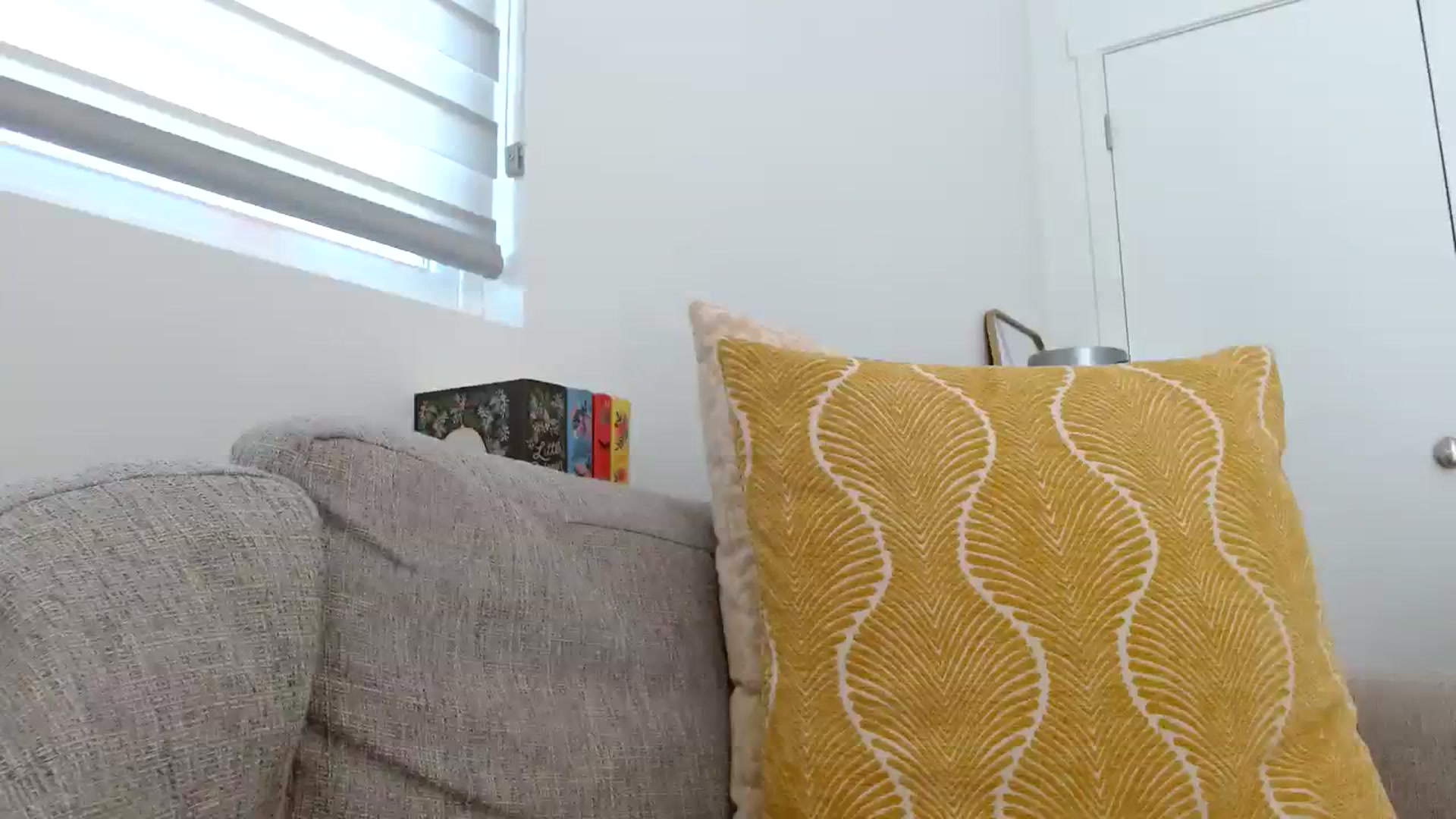 Gallery image thumbnail from Vegansoda's myfreecams stream on, 04/01/2024, 21:21 image 18 of 20