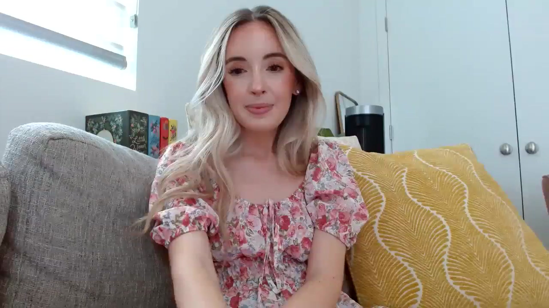 Gallery image thumbnail from Vegansoda's myfreecams stream on, 04/04/2024, 21:26 image 11 of 20