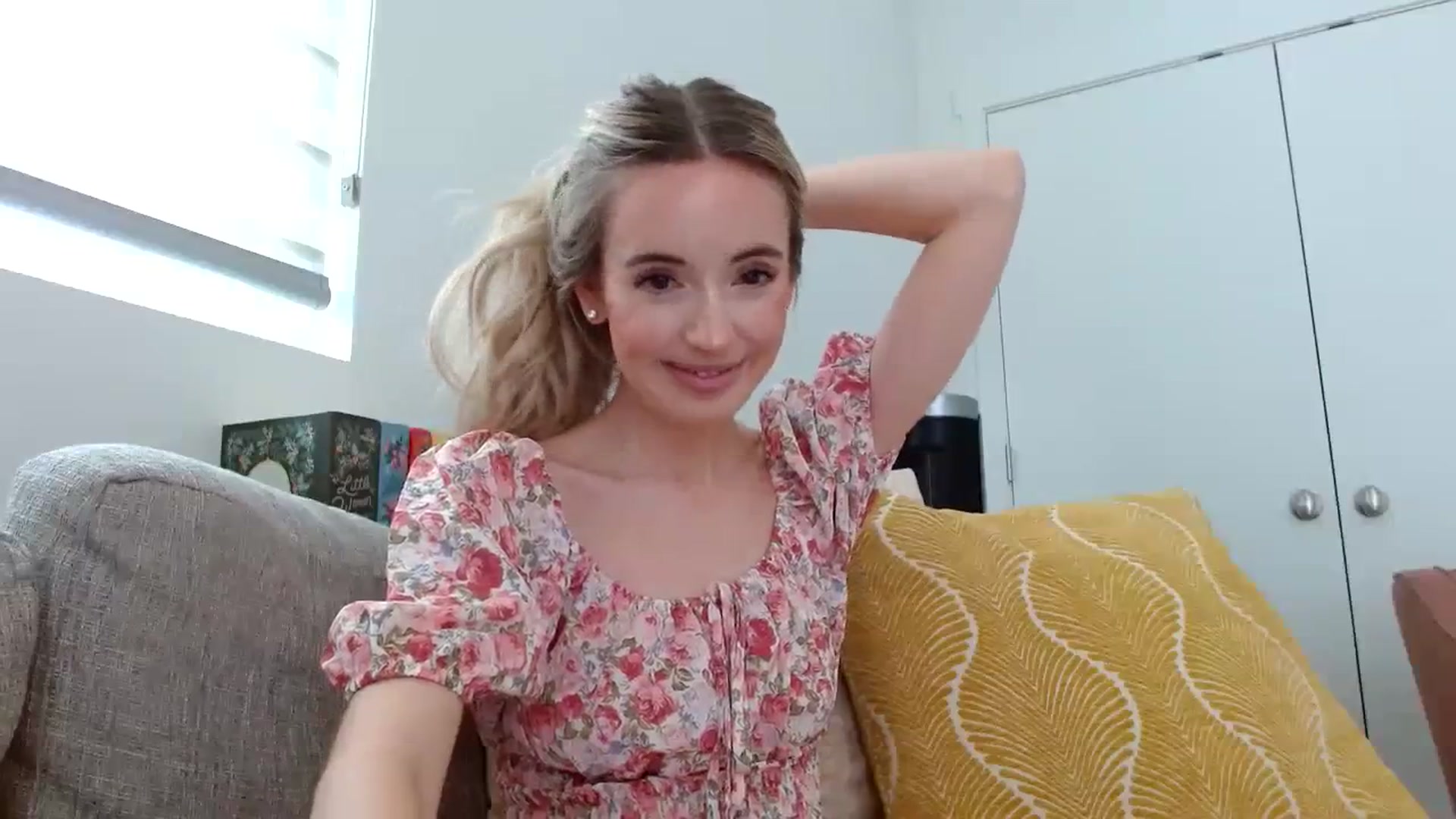 Gallery image thumbnail from Vegansoda's myfreecams stream on, 04/04/2024, 21:26 image 8 of 20