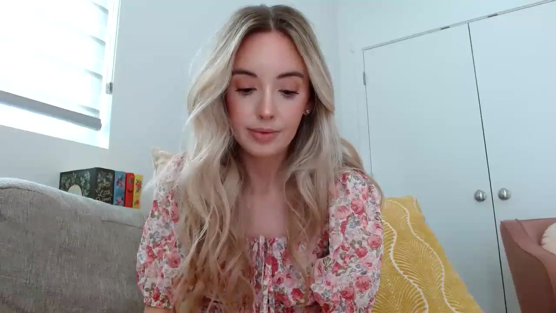 Gallery image thumbnail from Vegansoda's myfreecams stream on, 04/04/2024, 21:26 image 17 of 20