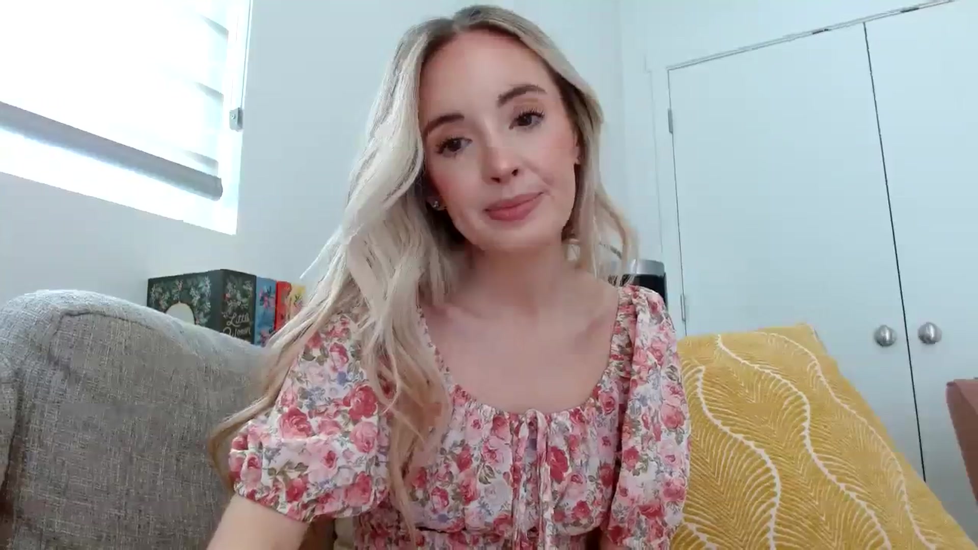 Gallery image thumbnail from Vegansoda's myfreecams stream on, 04/04/2024, 21:26 image 5 of 20