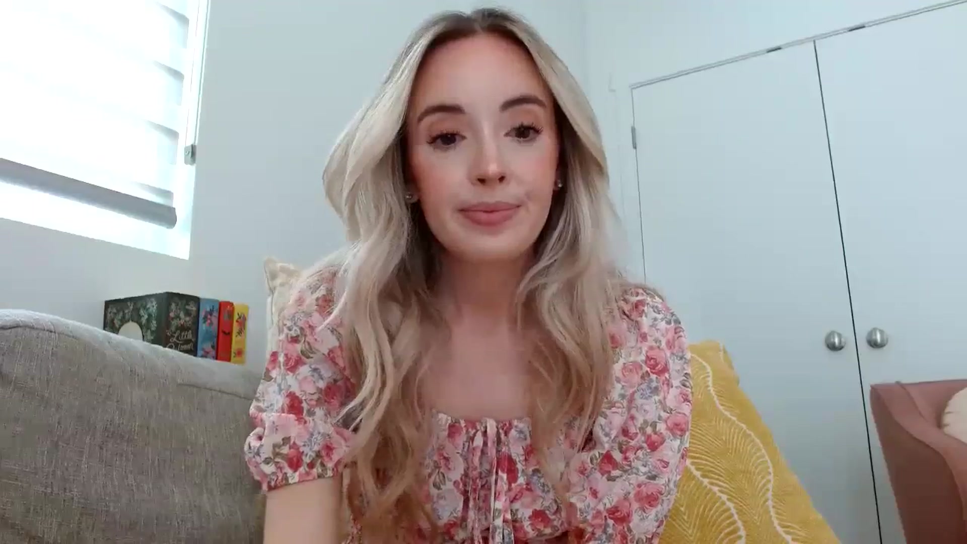 Gallery image thumbnail from Vegansoda's myfreecams stream on, 04/04/2024, 21:26 image 16 of 20