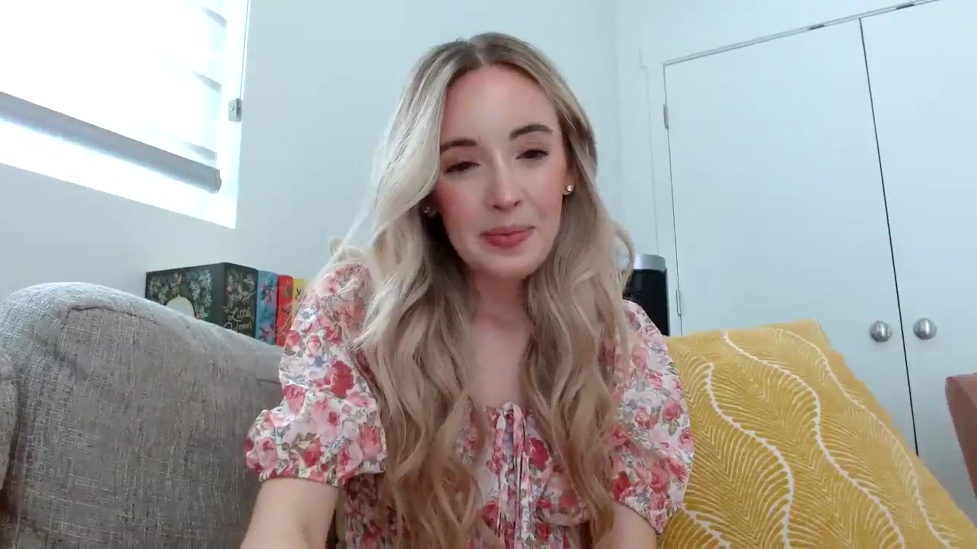 Gallery image thumbnail from Vegansoda's myfreecams stream on, 04/04/2024, 21:26 image 4 of 20