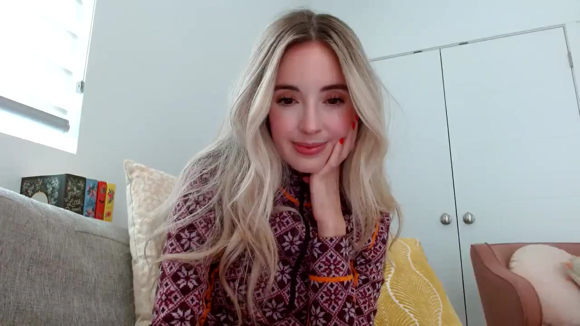 Gallery image thumbnail from Vegansoda's myfreecams stream on, 04/05/2024, 23:23 image 11 of 20