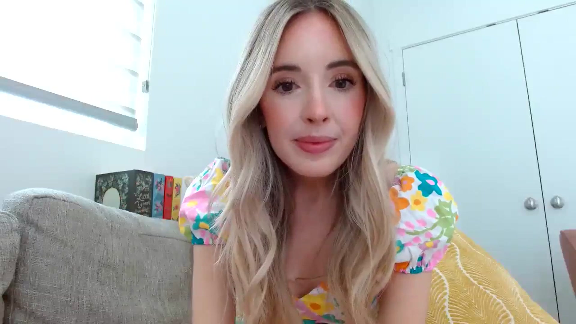 Gallery image thumbnail from Vegansoda's myfreecams stream on, 04/06/2024, 20:32 image 13 of 20