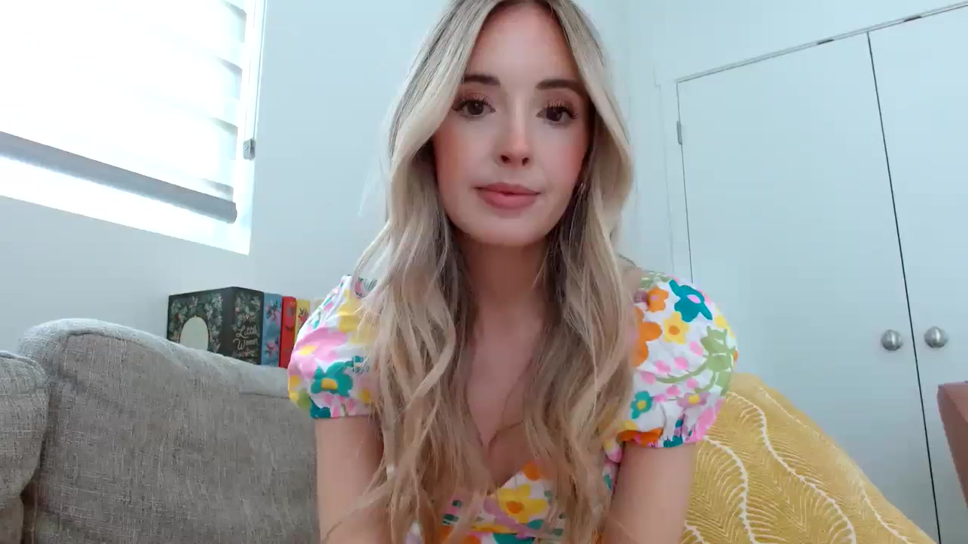 Gallery image thumbnail from Vegansoda's myfreecams stream on, 04/06/2024, 20:32 image 15 of 20