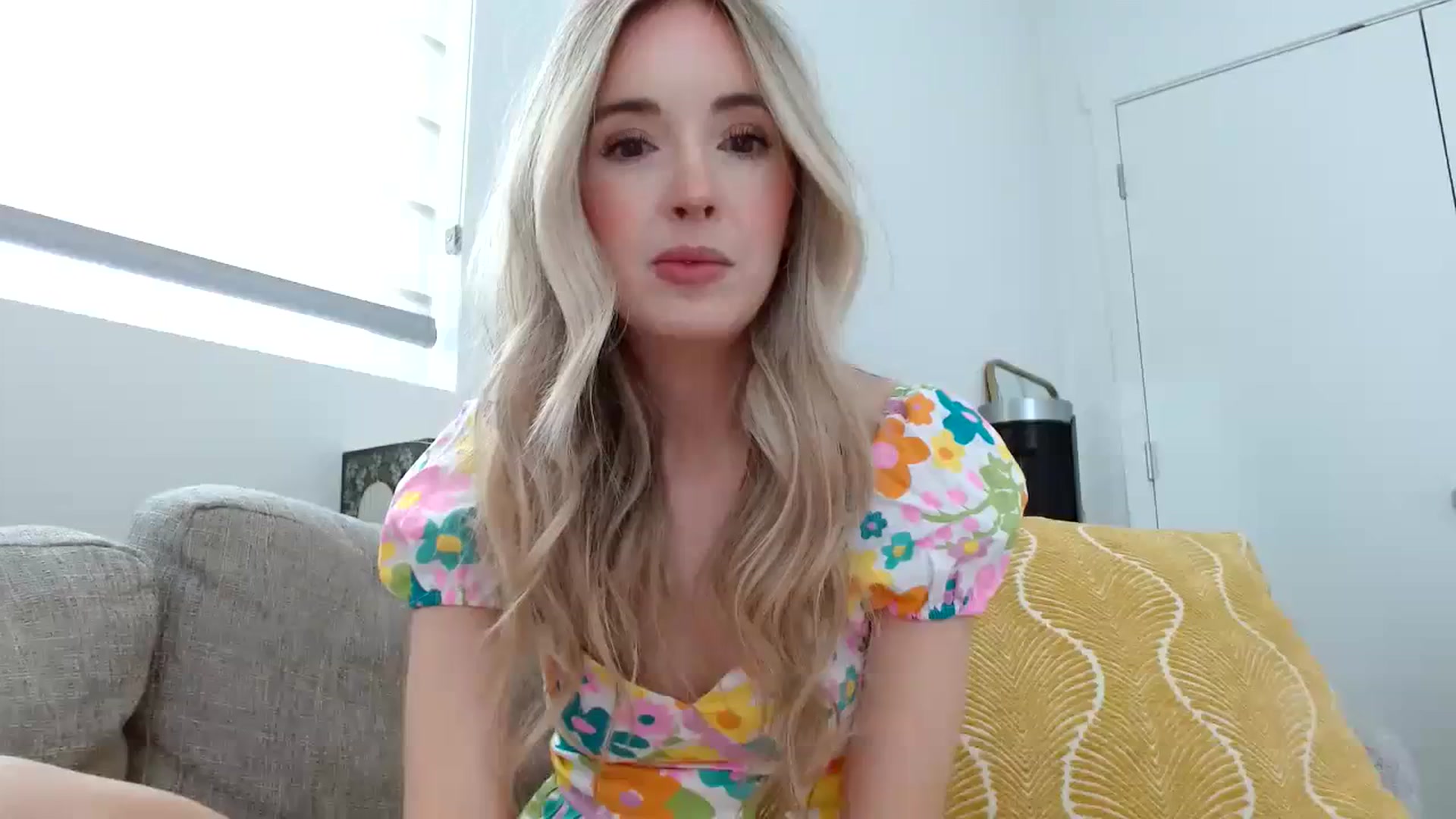 Gallery image thumbnail from Vegansoda's myfreecams stream on, 04/06/2024, 20:32 image 1 of 20