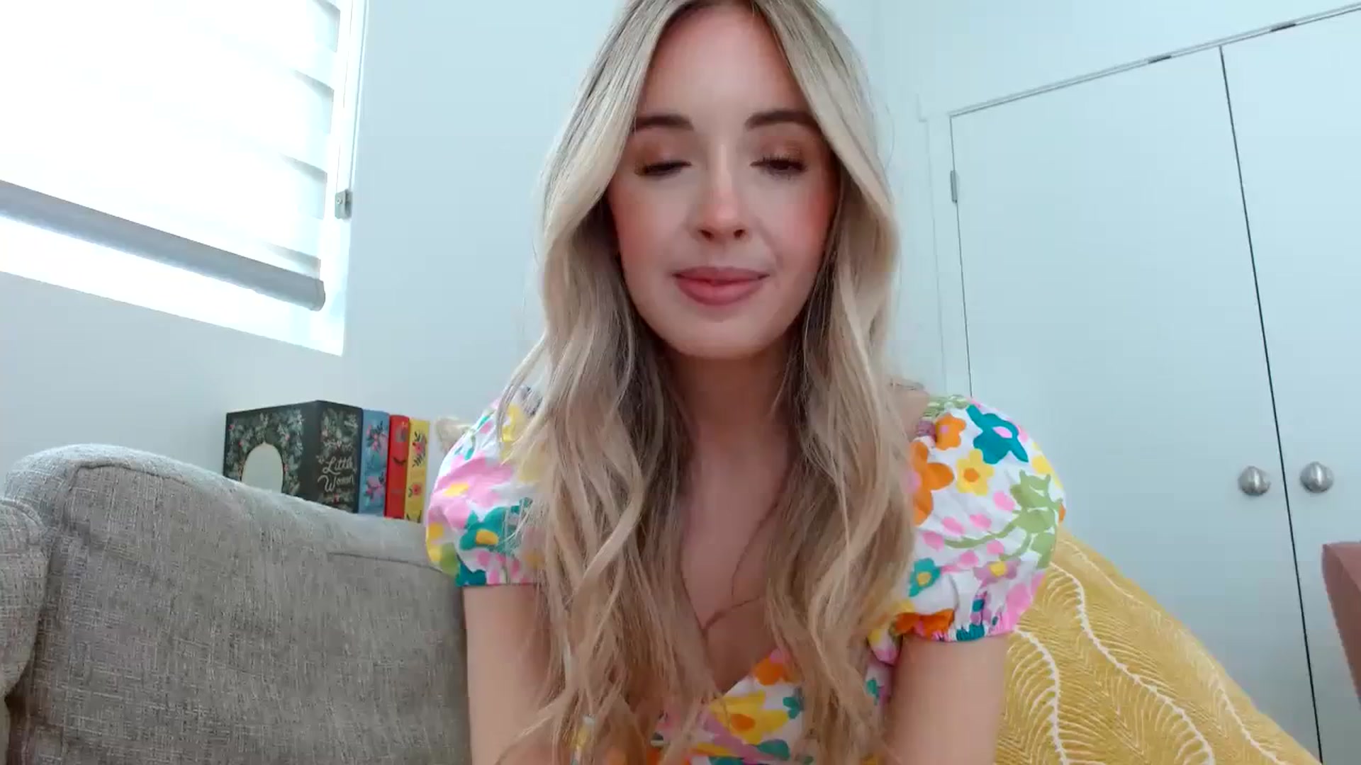 Gallery image thumbnail from Vegansoda's myfreecams stream on, 04/06/2024, 20:32 image 14 of 20