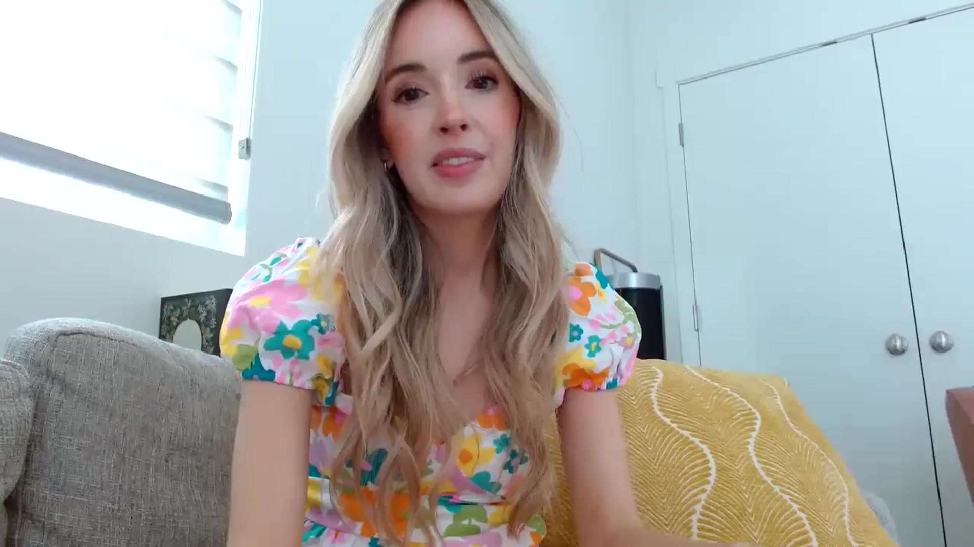 Gallery image thumbnail from Vegansoda's myfreecams stream on, 04/06/2024, 20:32 image 8 of 20
