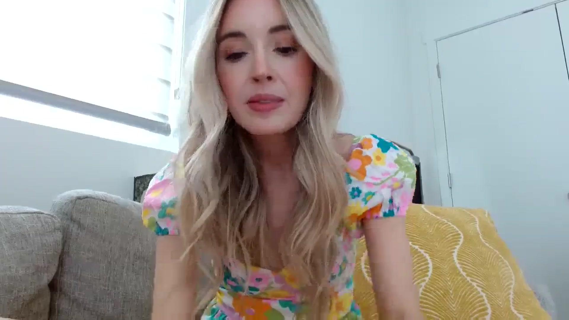 Gallery image thumbnail from Vegansoda's myfreecams stream on, 04/06/2024, 20:32 image 2 of 20