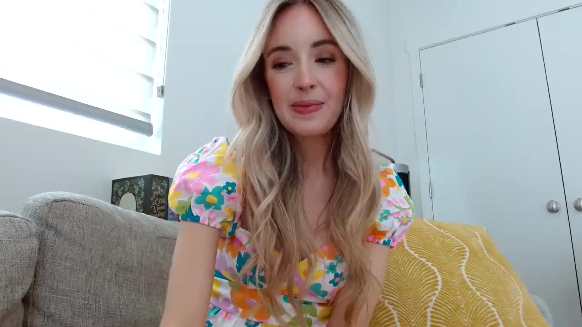 Gallery image thumbnail from Vegansoda's myfreecams stream on, 04/06/2024, 20:32 image 6 of 20