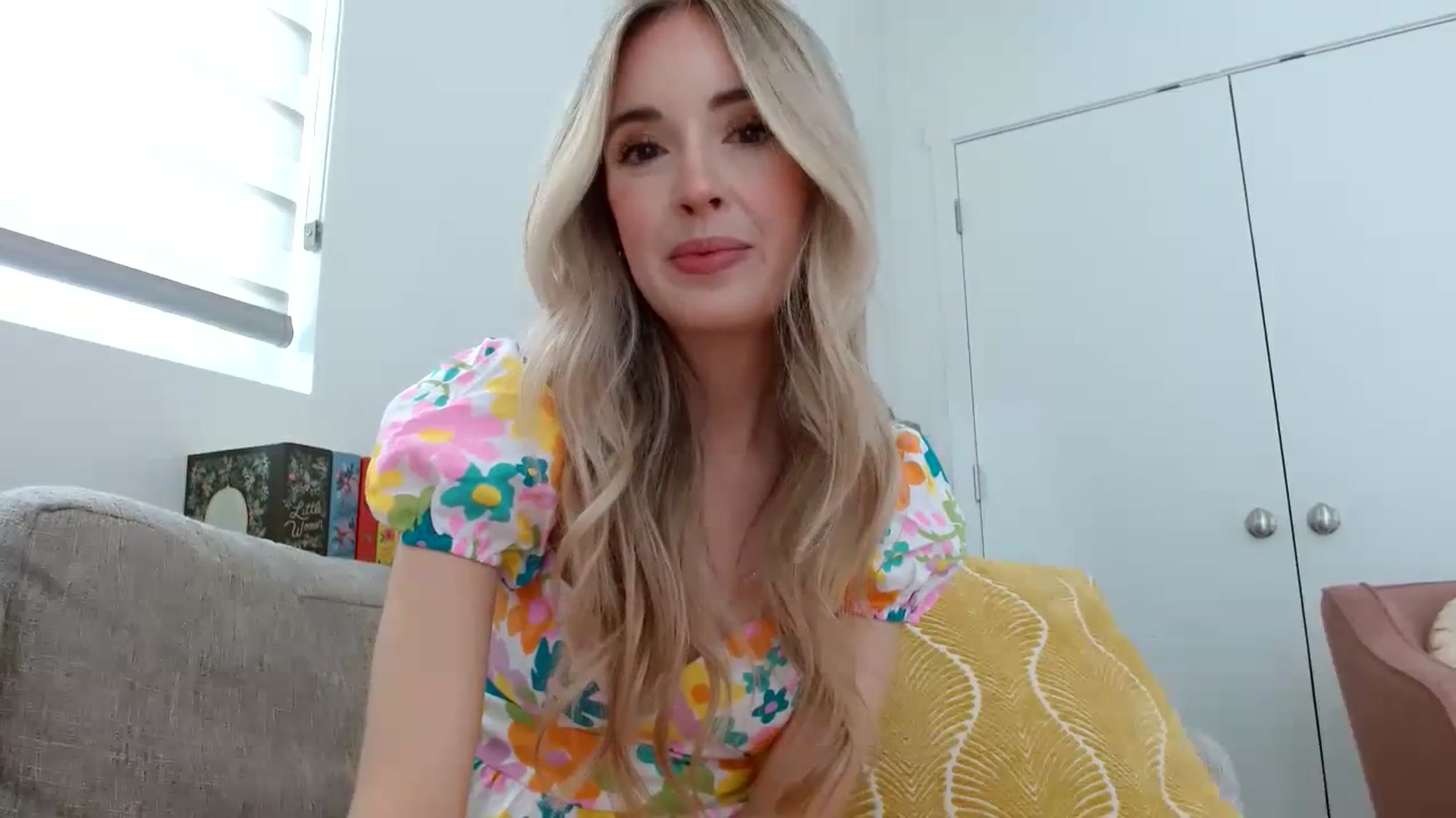 Gallery image thumbnail from Vegansoda's myfreecams stream on, 04/06/2024, 20:32 image 5 of 20