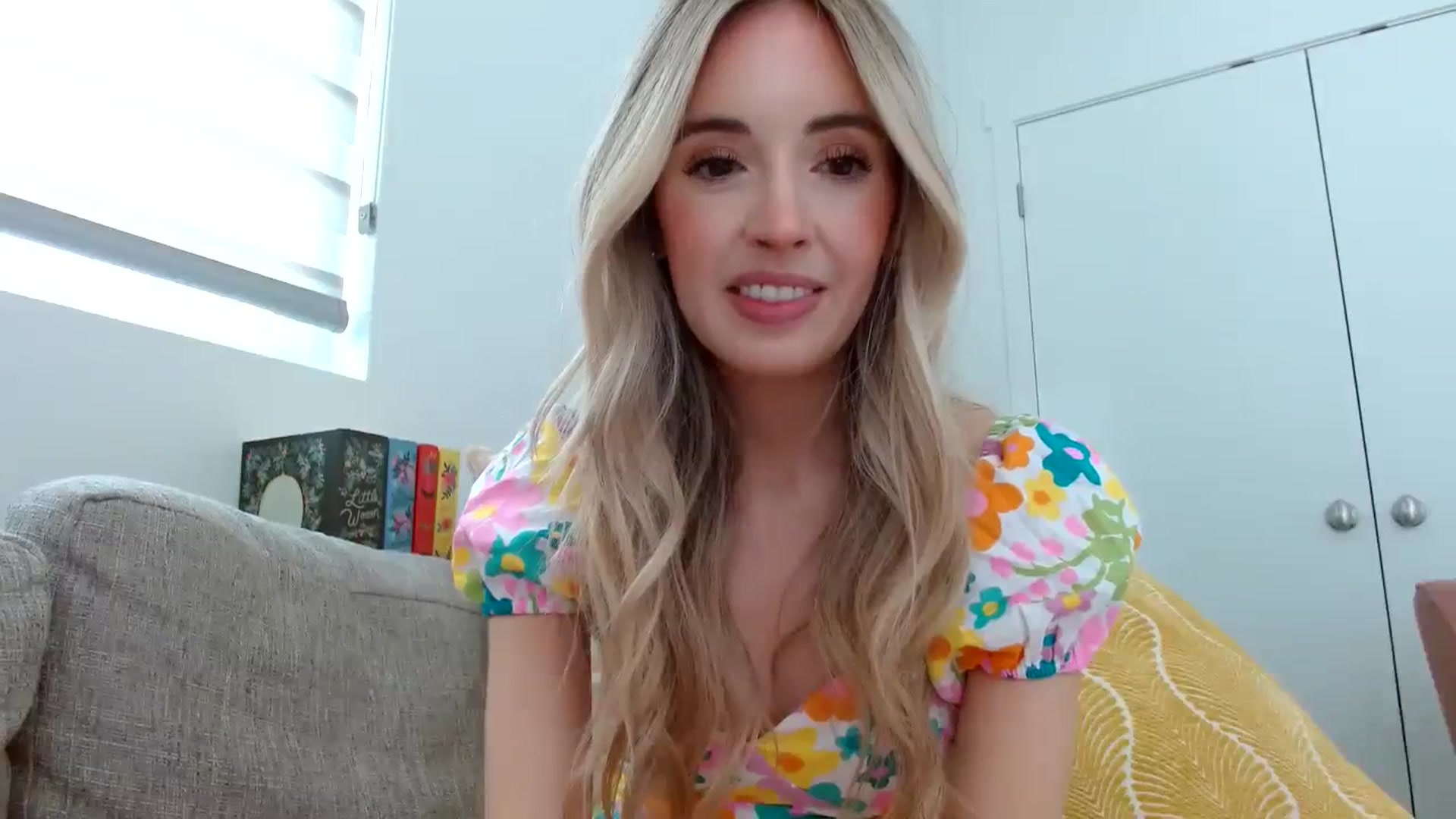 Gallery image thumbnail from Vegansoda's myfreecams stream on, 04/06/2024, 20:32 image 12 of 20