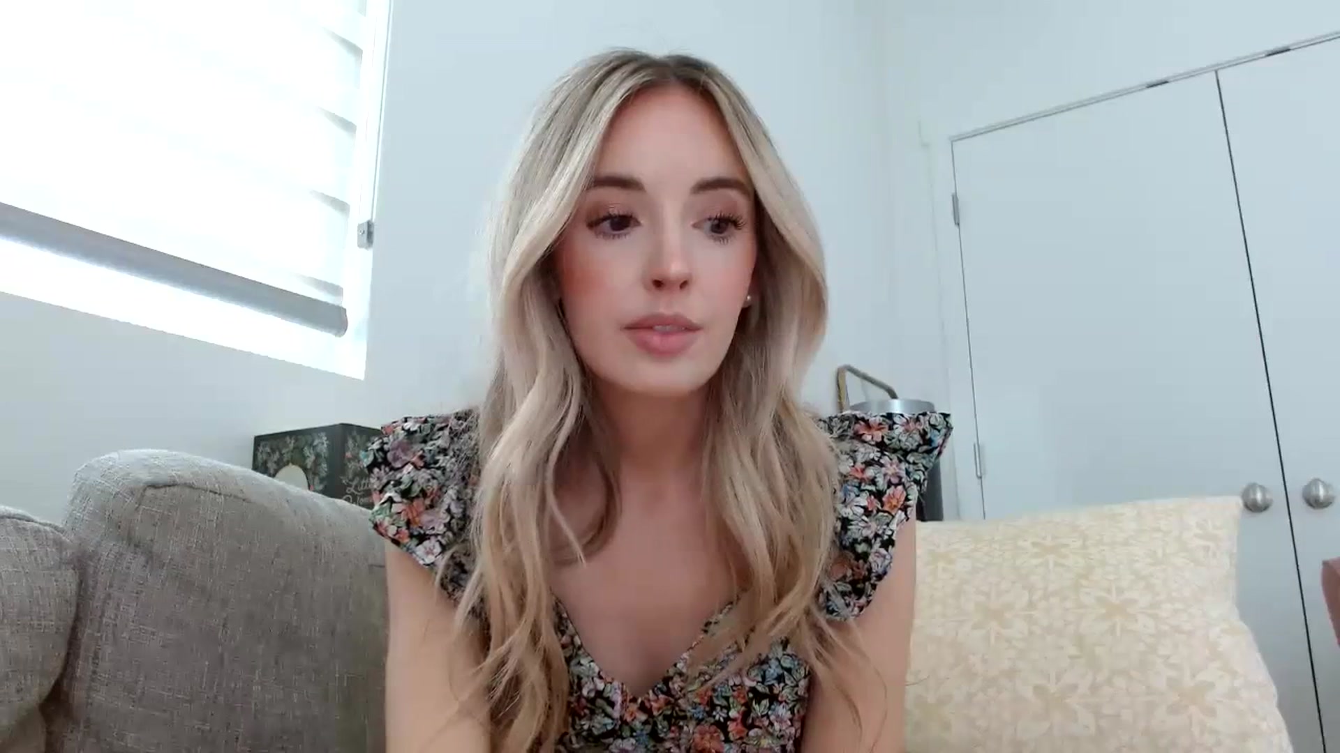 Gallery image thumbnail from Vegansoda's myfreecams stream on, 04/07/2024, 22:23 image 9 of 20