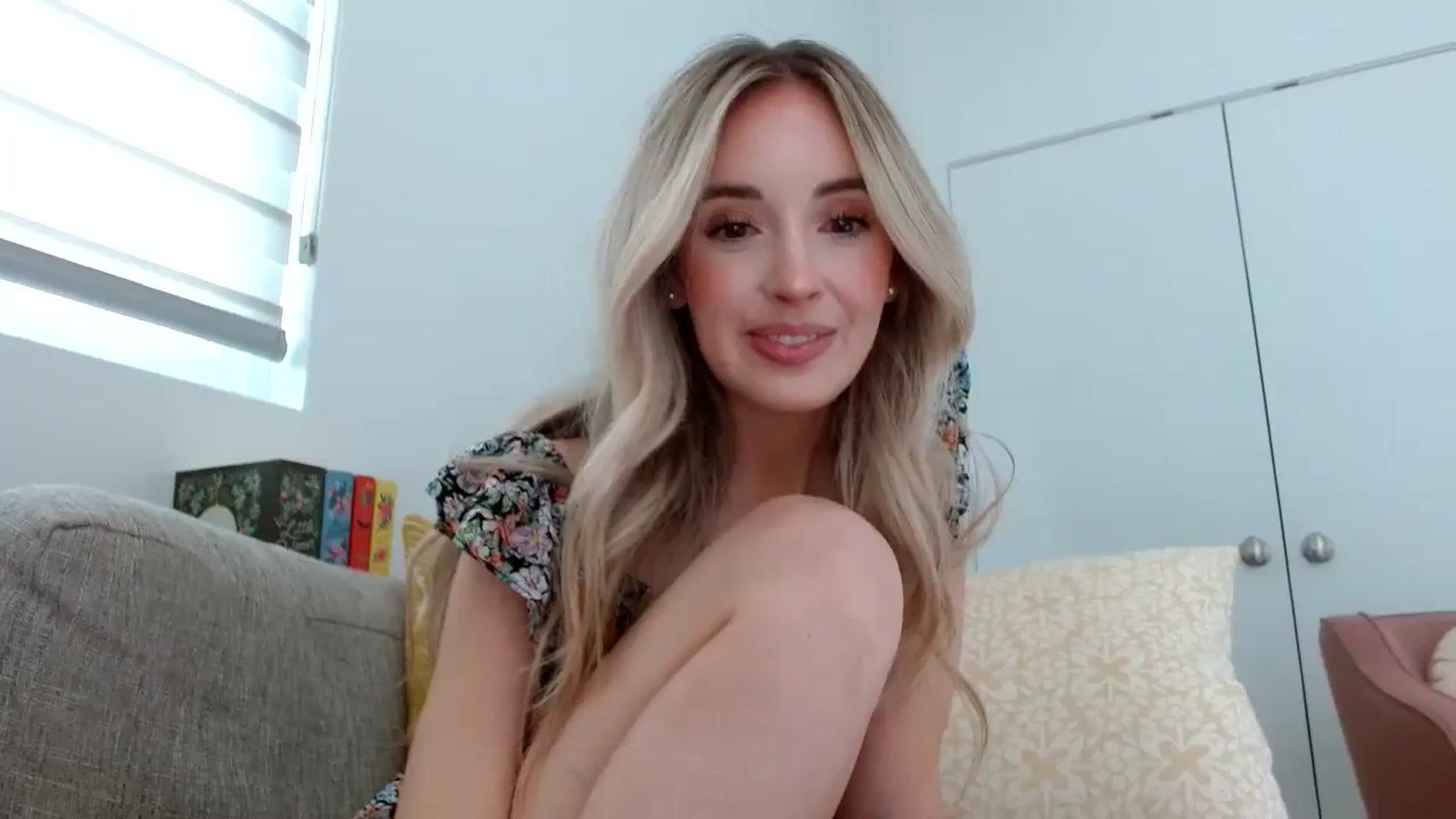 Gallery image thumbnail from Vegansoda's myfreecams stream on, 04/07/2024, 22:23 image 7 of 20