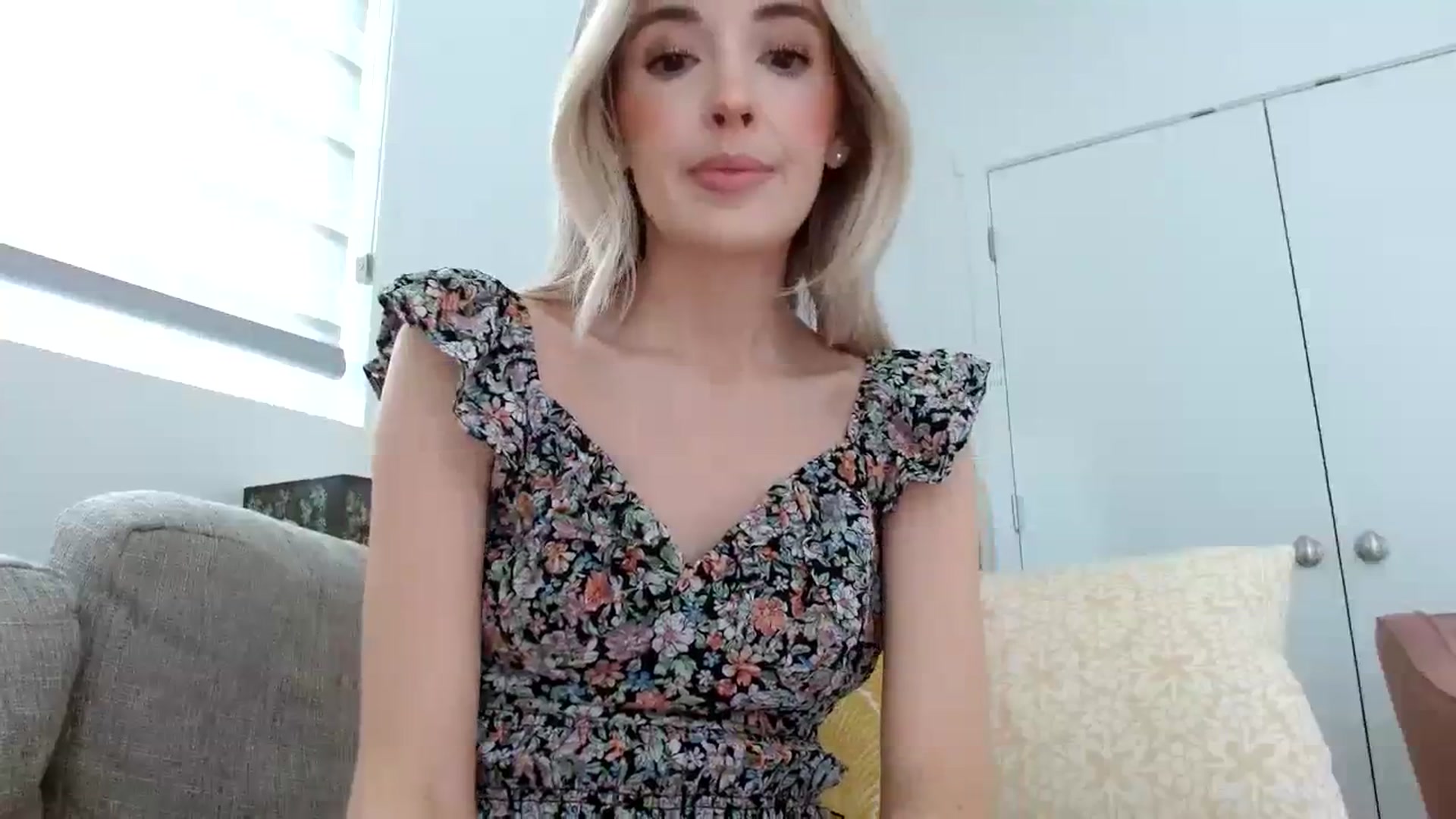 Gallery image thumbnail from Vegansoda's myfreecams stream on, 04/07/2024, 22:23 image 3 of 20