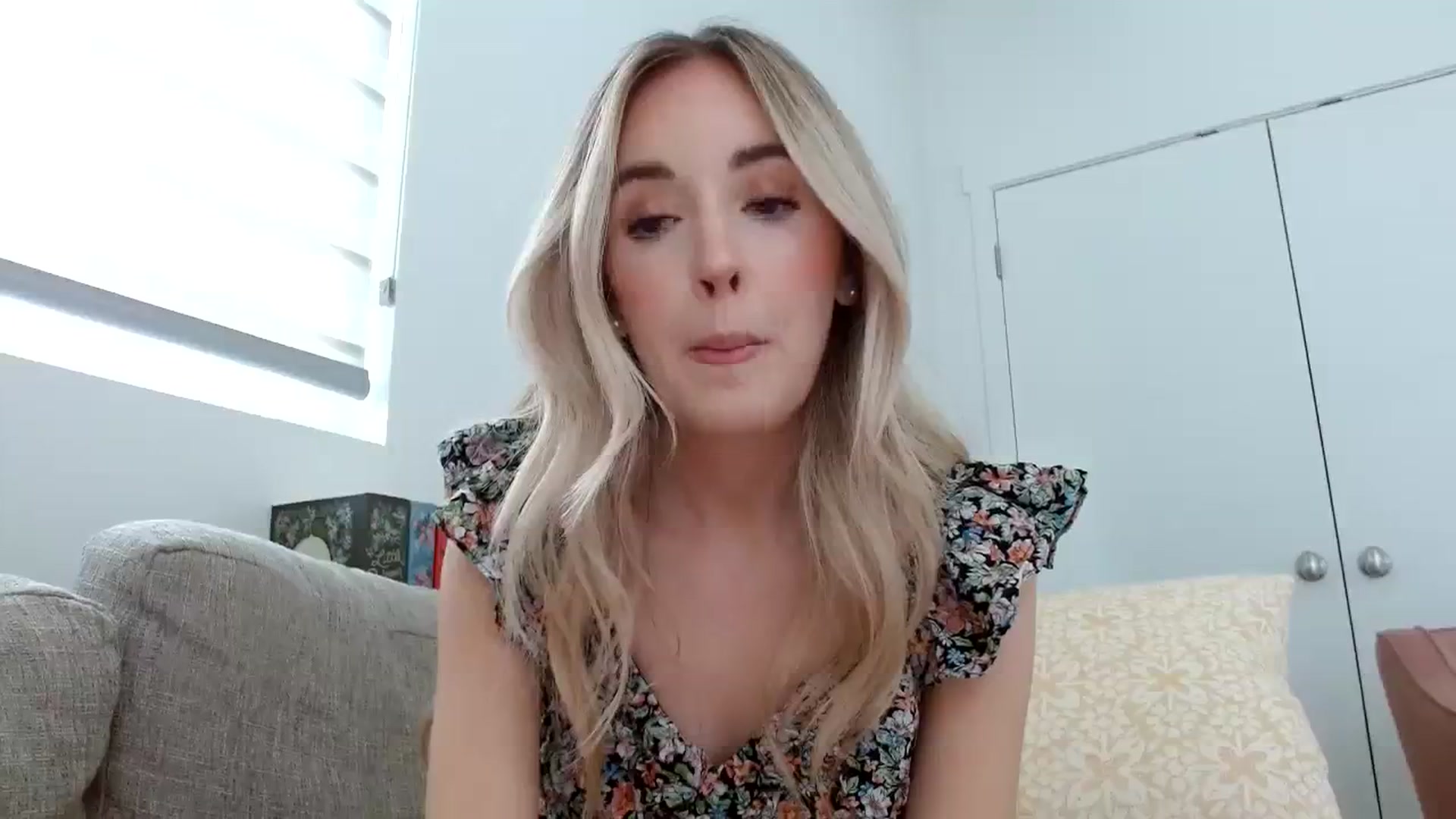 Gallery image thumbnail from Vegansoda's myfreecams stream on, 04/07/2024, 22:23 image 16 of 20
