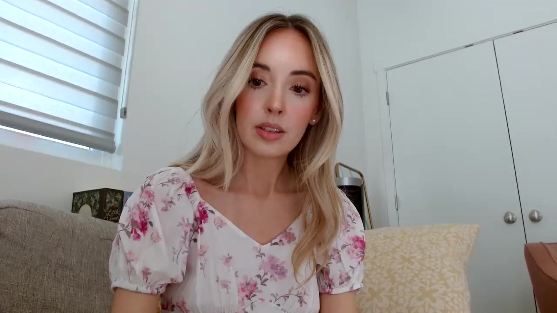 Gallery image thumbnail from Vegansoda's myfreecams stream on, 04/08/2024, 21:40 image 15 of 20