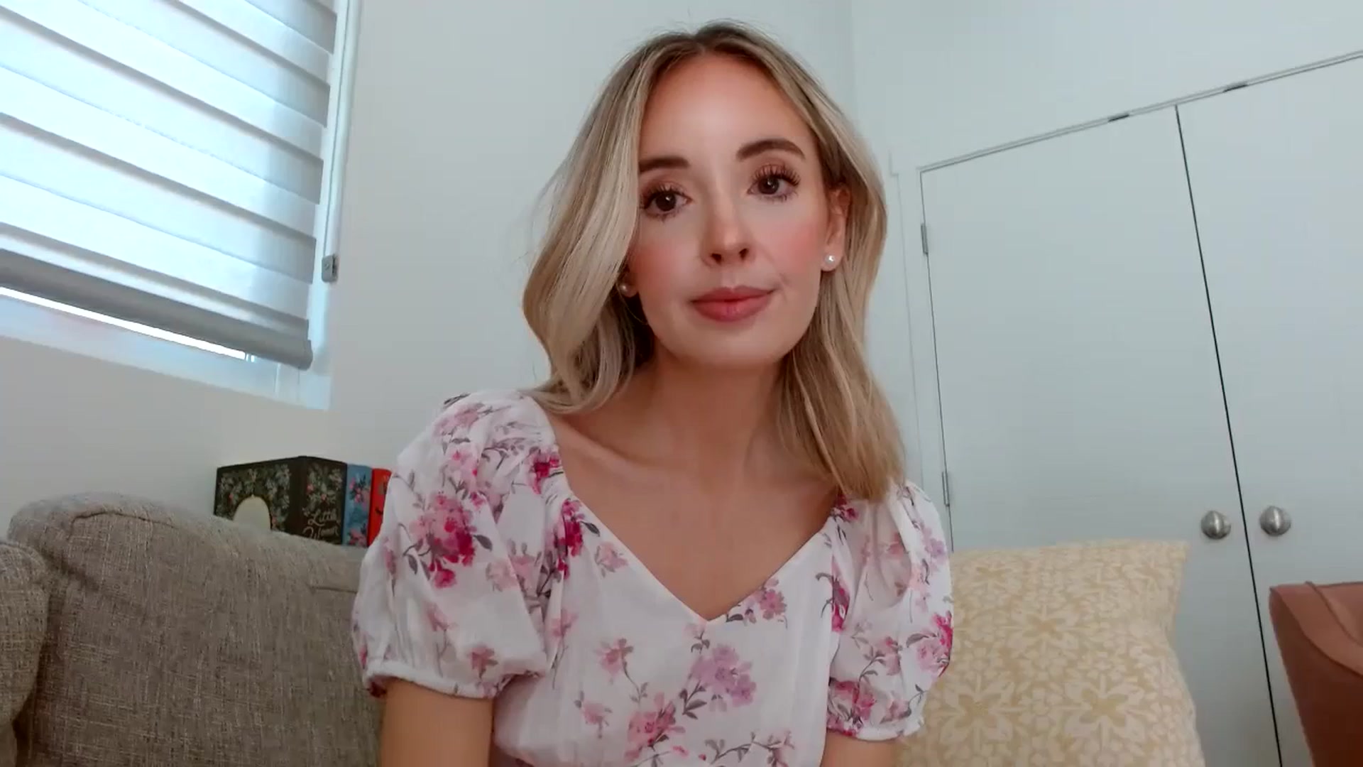 Gallery image thumbnail from Vegansoda's myfreecams stream on, 04/08/2024, 21:40 image 3 of 20