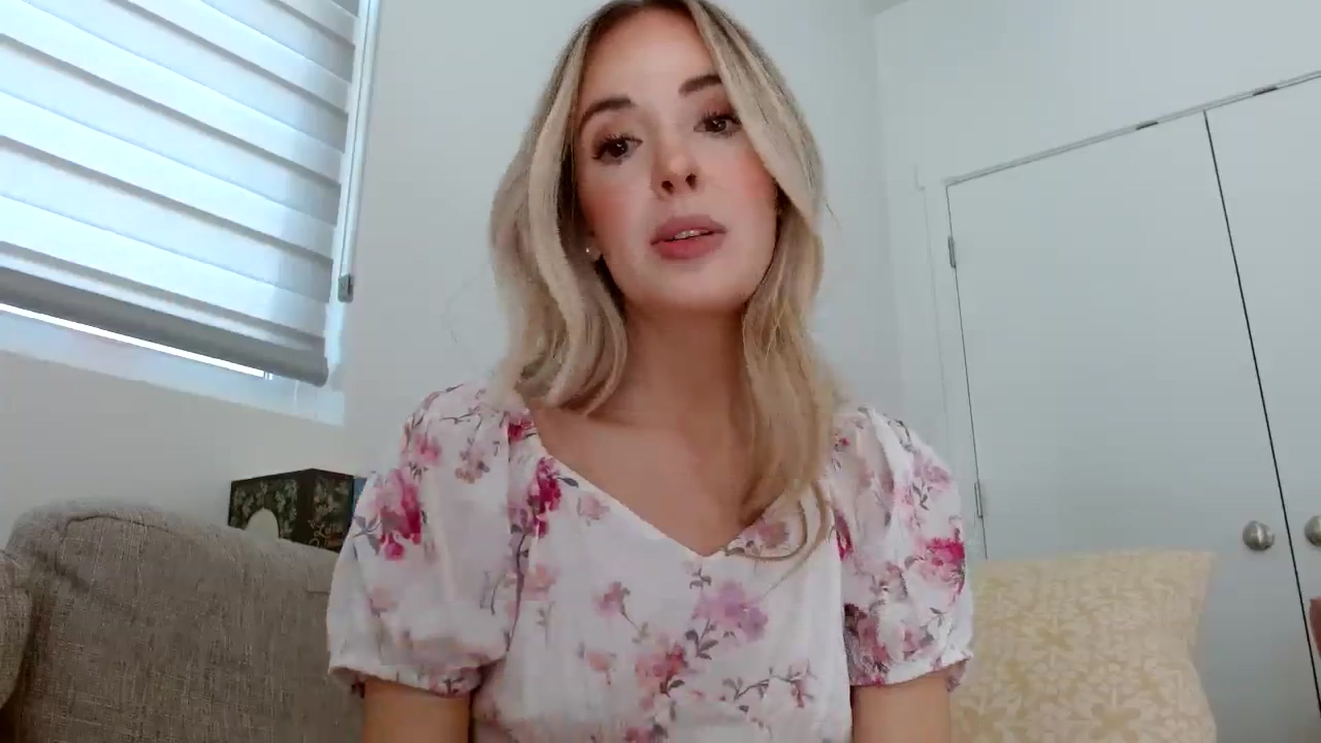 Gallery image thumbnail from Vegansoda's myfreecams stream on, 04/08/2024, 21:40 image 11 of 20