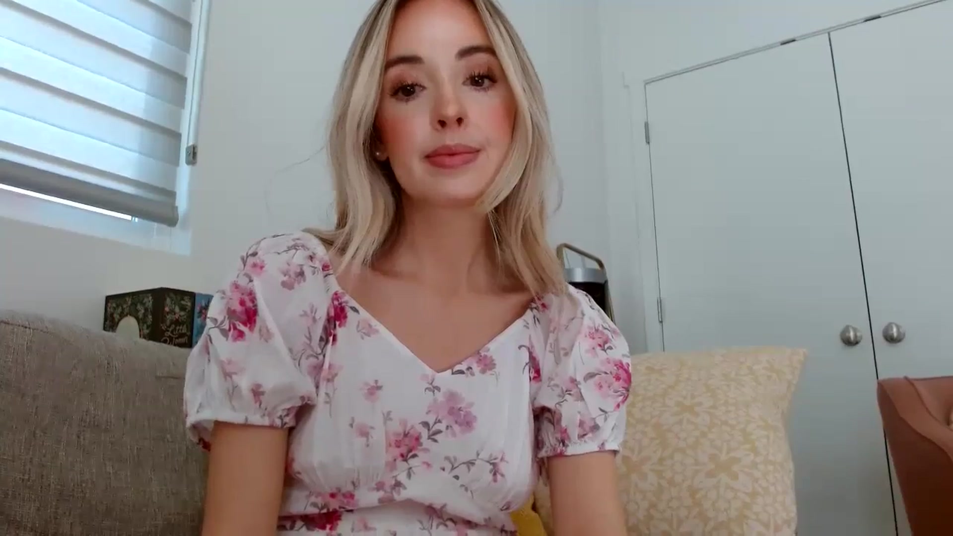 Gallery image thumbnail from Vegansoda's myfreecams stream on, 04/08/2024, 21:40 image 19 of 20