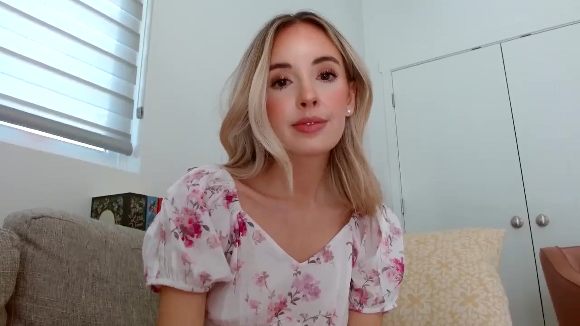 Gallery image thumbnail from Vegansoda's myfreecams stream on, 04/08/2024, 21:40 image 4 of 20