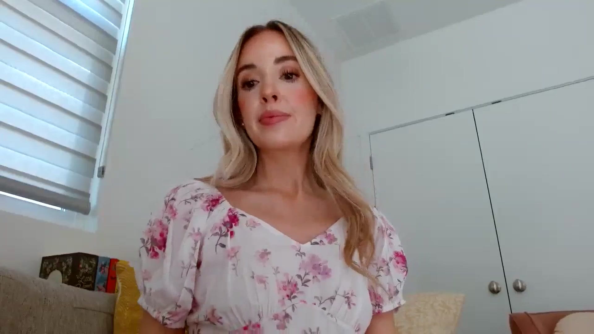 Gallery image thumbnail from Vegansoda's myfreecams stream on, 04/08/2024, 21:40 image 20 of 20