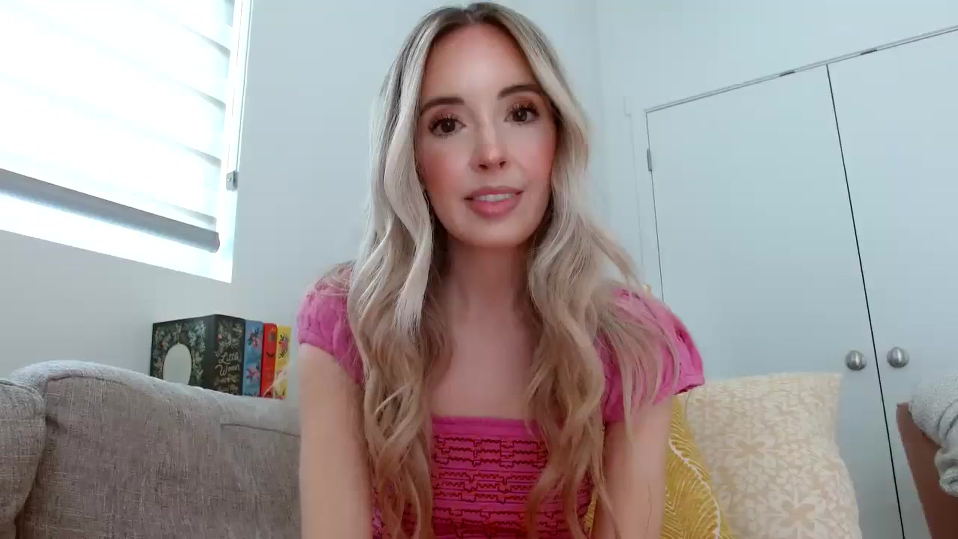Gallery image thumbnail from Vegansoda's myfreecams stream on, 04/09/2024, 22:23 image 1 of 20