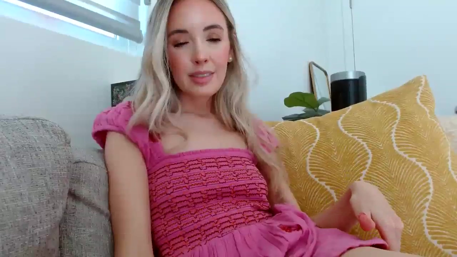 Gallery image thumbnail from Vegansoda's myfreecams stream on, 04/09/2024, 22:23 image 18 of 20