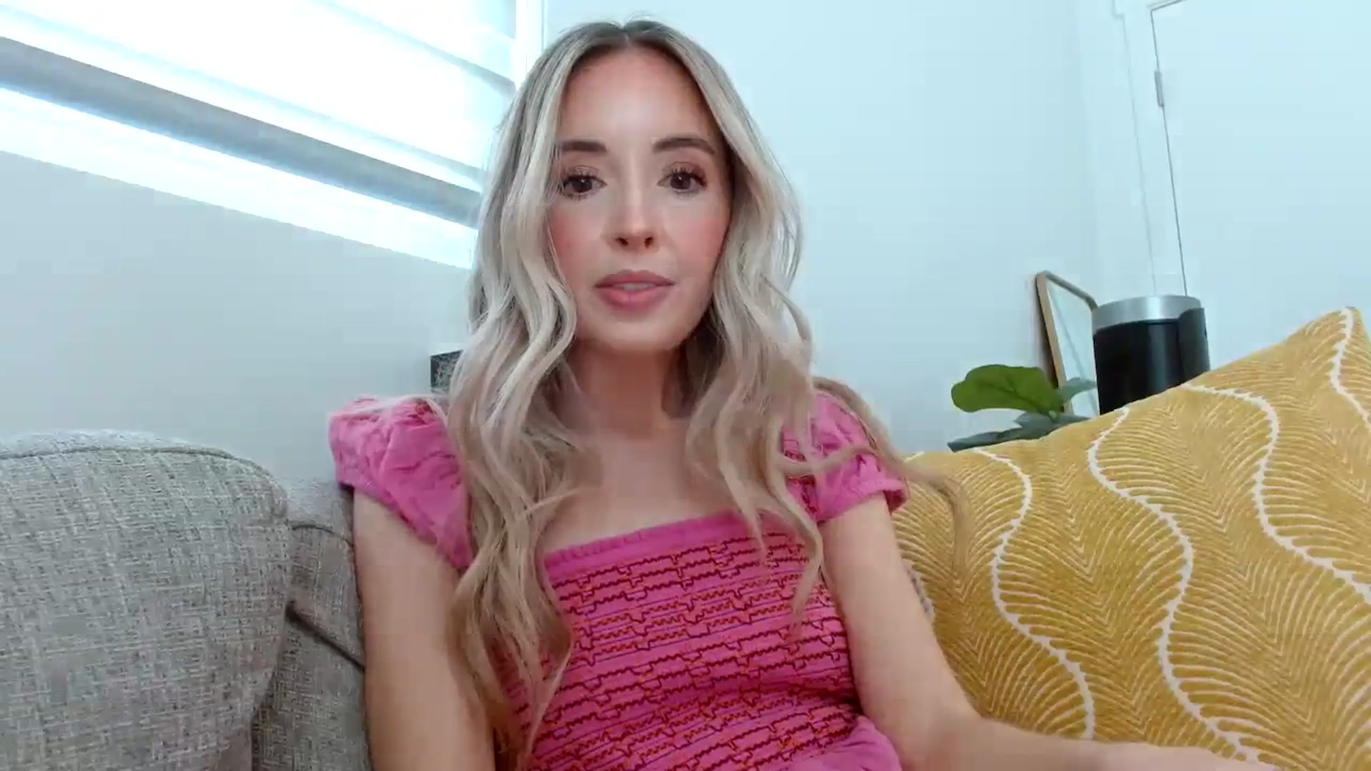Gallery image thumbnail from Vegansoda's myfreecams stream on, 04/09/2024, 22:23 image 5 of 20