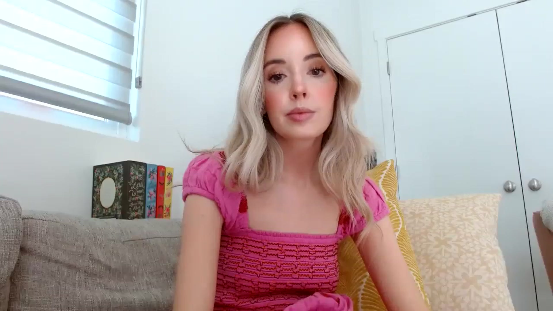 Gallery image thumbnail from Vegansoda's myfreecams stream on, 04/09/2024, 22:23 image 16 of 20