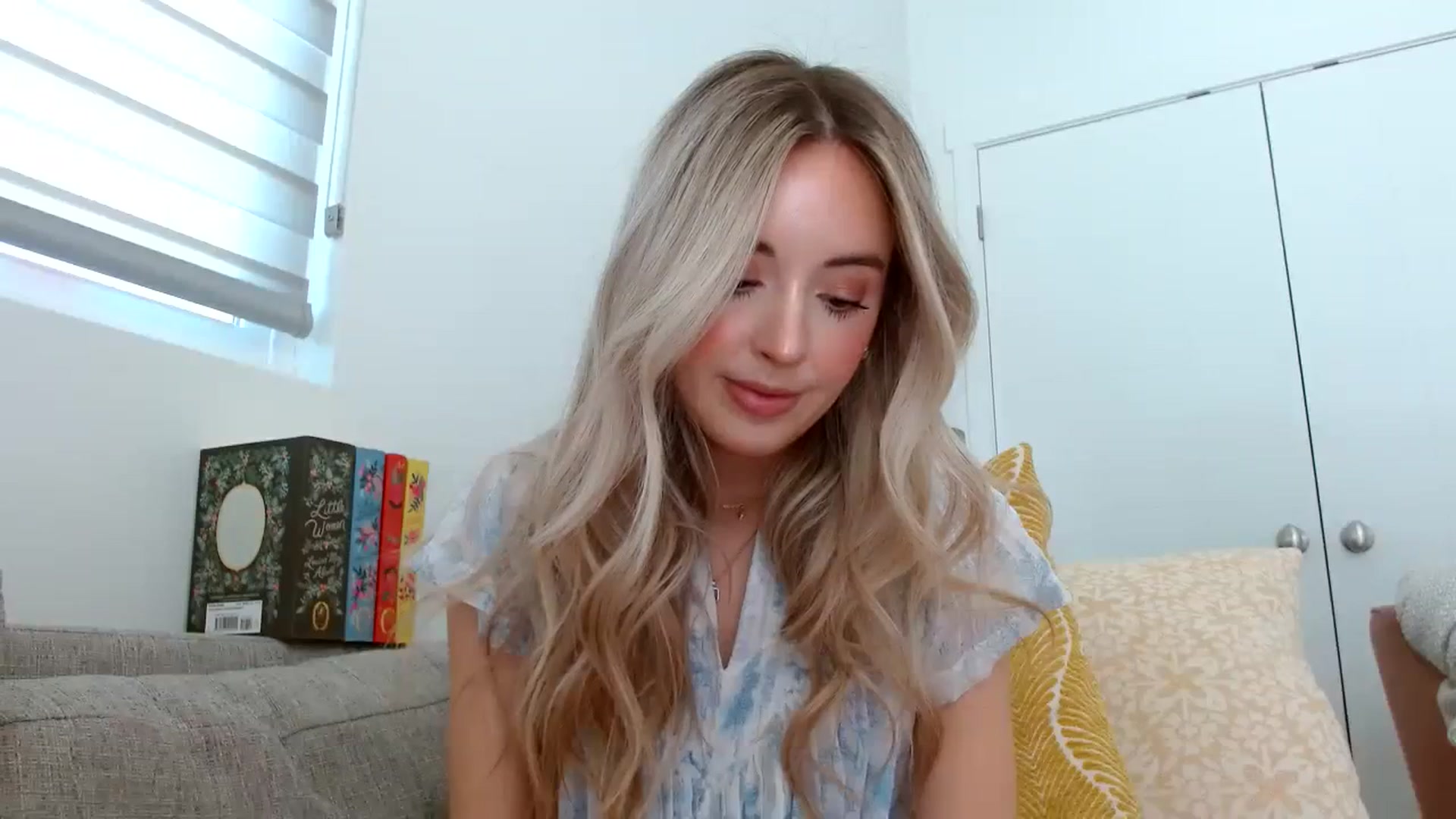 Gallery image thumbnail from Vegansoda's myfreecams stream on, 04/10/2024, 20:54 image 8 of 20