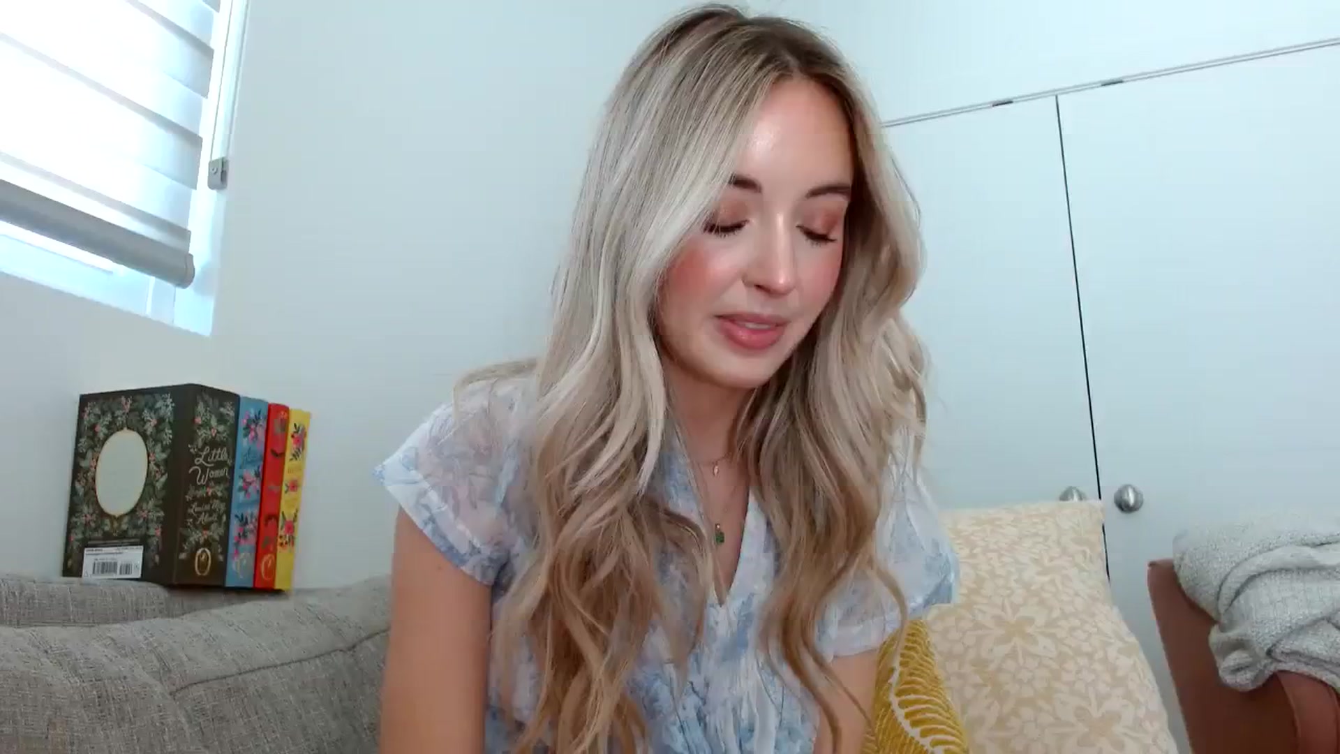 Gallery image thumbnail from Vegansoda's myfreecams stream on, 04/10/2024, 20:54 image 1 of 20