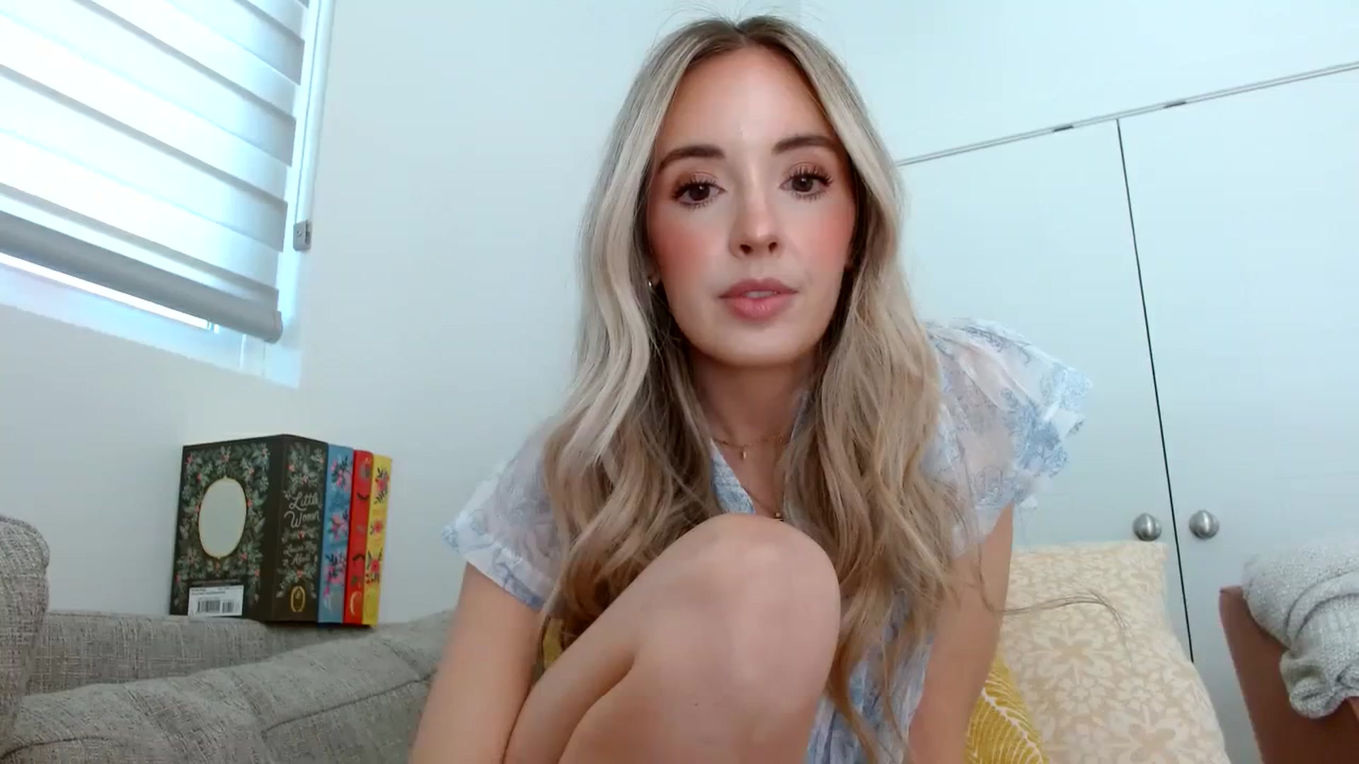 Gallery image thumbnail from Vegansoda's myfreecams stream on, 04/10/2024, 20:54 image 13 of 20
