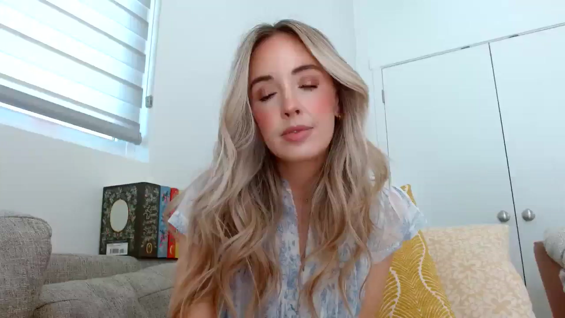 Gallery image thumbnail from Vegansoda's myfreecams stream on, 04/10/2024, 20:54 image 18 of 20