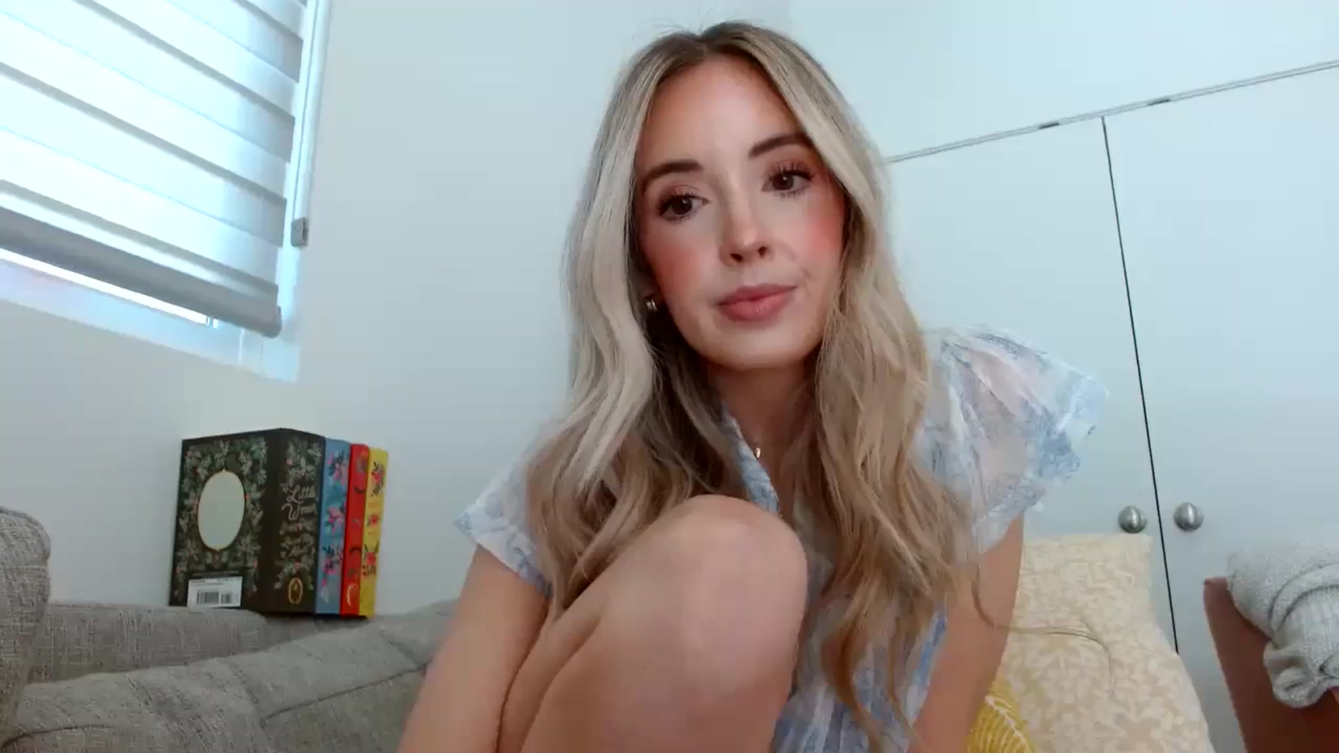 Gallery image thumbnail from Vegansoda's myfreecams stream on, 04/10/2024, 20:54 image 14 of 20